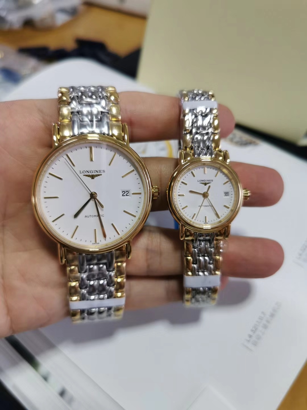 NO:385314,Longines Fashion Series, Gorgeous Swiss Original Mechanical Couple Watch, Original Swiss movement, sapphire glass, women's dial size 25.5mm, men's dial size 38.5mm. Simple and elegant case design, couple's model reflects elegant style while presenting a clear and clear reading, showing personality and elegant temperament!  Original authentic, spot real shot!  , longines19860909浪琴时尚系列,瑰丽瑞士原装机械情侣对表,原装瑞士机芯,蓝宝石玻璃,女表盘尺寸25.5mm,男款表盘尺寸38.5mm.简约典雅的表壳设计,情侣款体现优雅风格的同时,呈现清晰明了的读时,彰显个性优雅气质！原装正品,现货实拍！,,longines,Watch