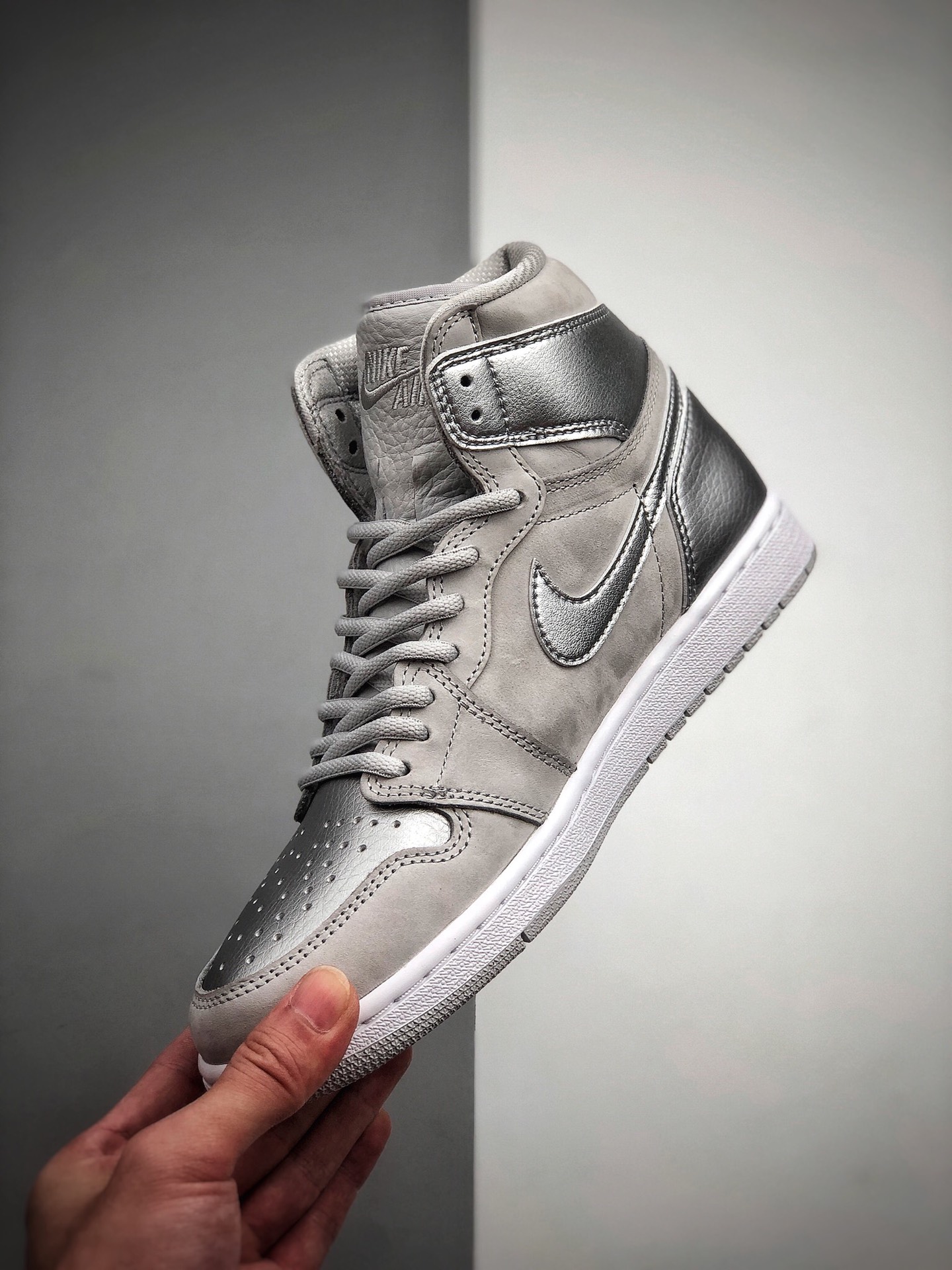 590  全网最高版本  Air Jordan 1 High OG AJ1“灰银日本东京” 灰银麂皮 DC1788-029