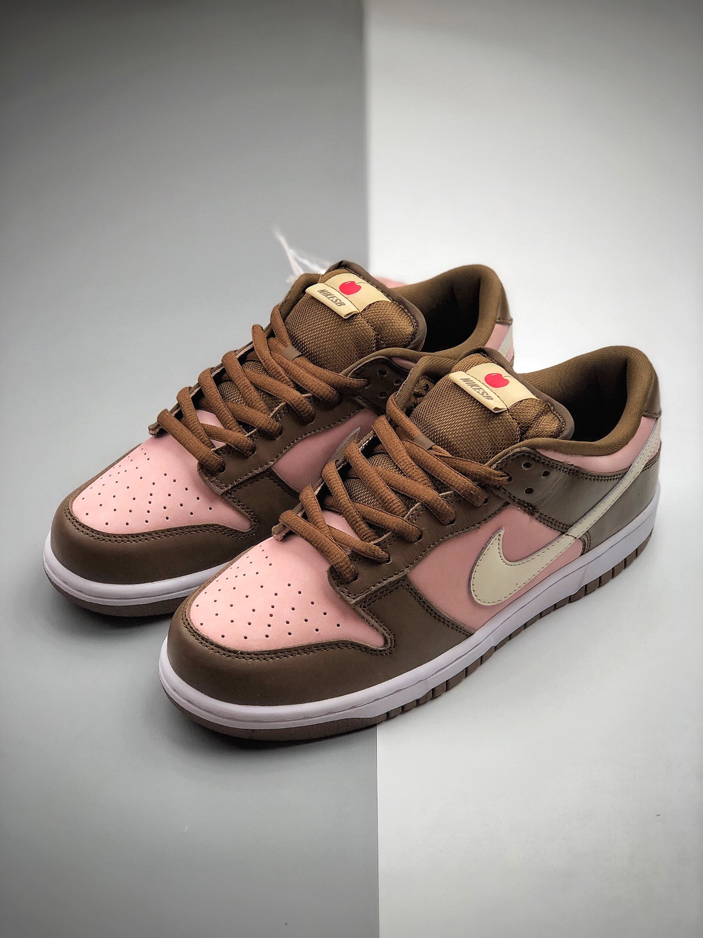 310 SB板鞋 樱桃 粉色 桃粉色 Stussy x NK SB Dunk Low Pro”Cherry”斯图西联名304292-671