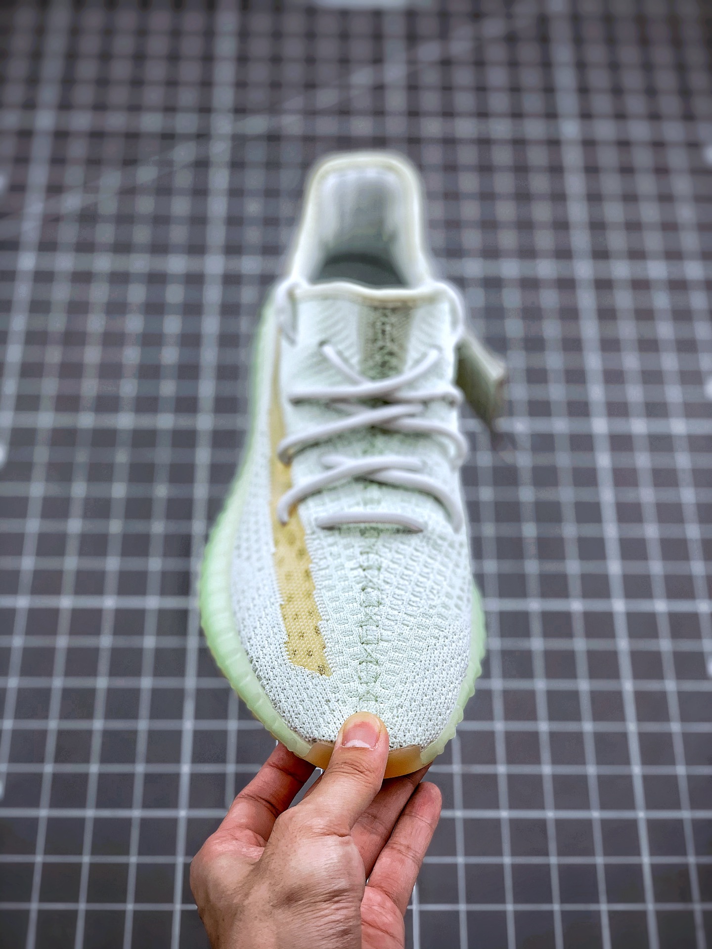 200 Adidas Yeezy 350 Boost V2  “Hyperspace”薄荷绿配色 亚洲限定