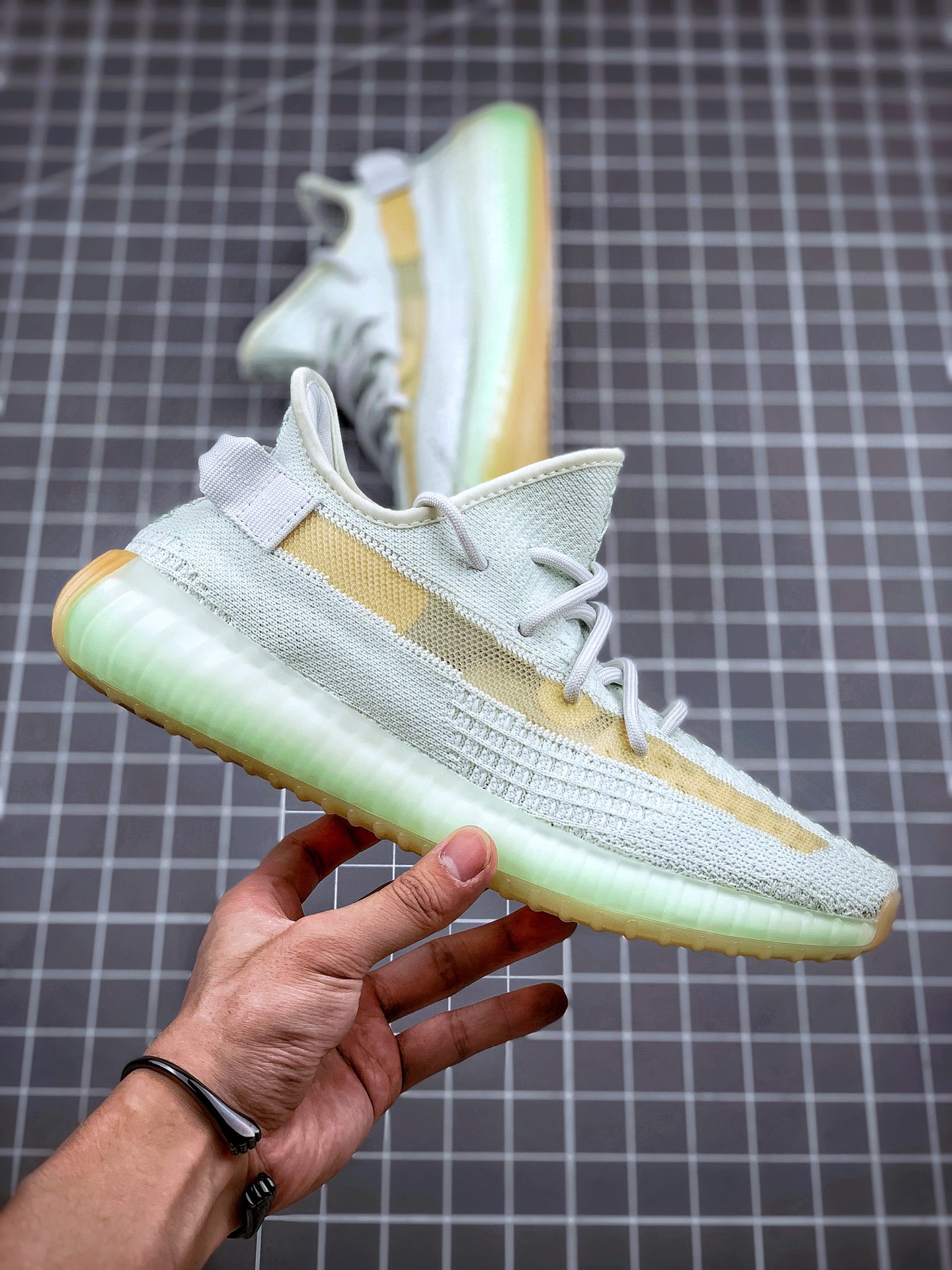 200 Adidas Yeezy 350 Boost V2  “Hyperspace”薄荷绿配色 亚洲限定