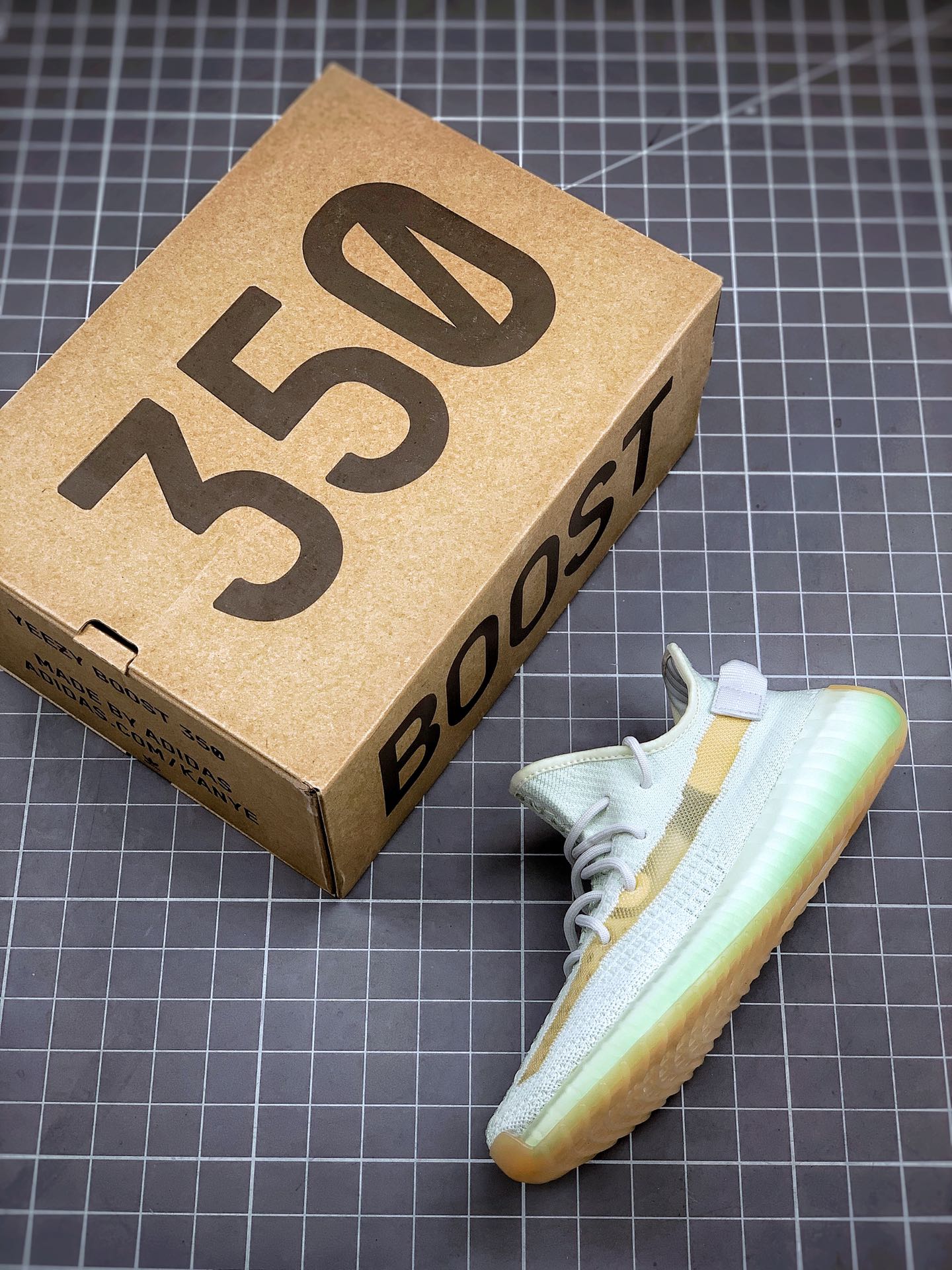 200 Adidas Yeezy 350 Boost V2  “Hyperspace”薄荷绿配色 亚洲限定