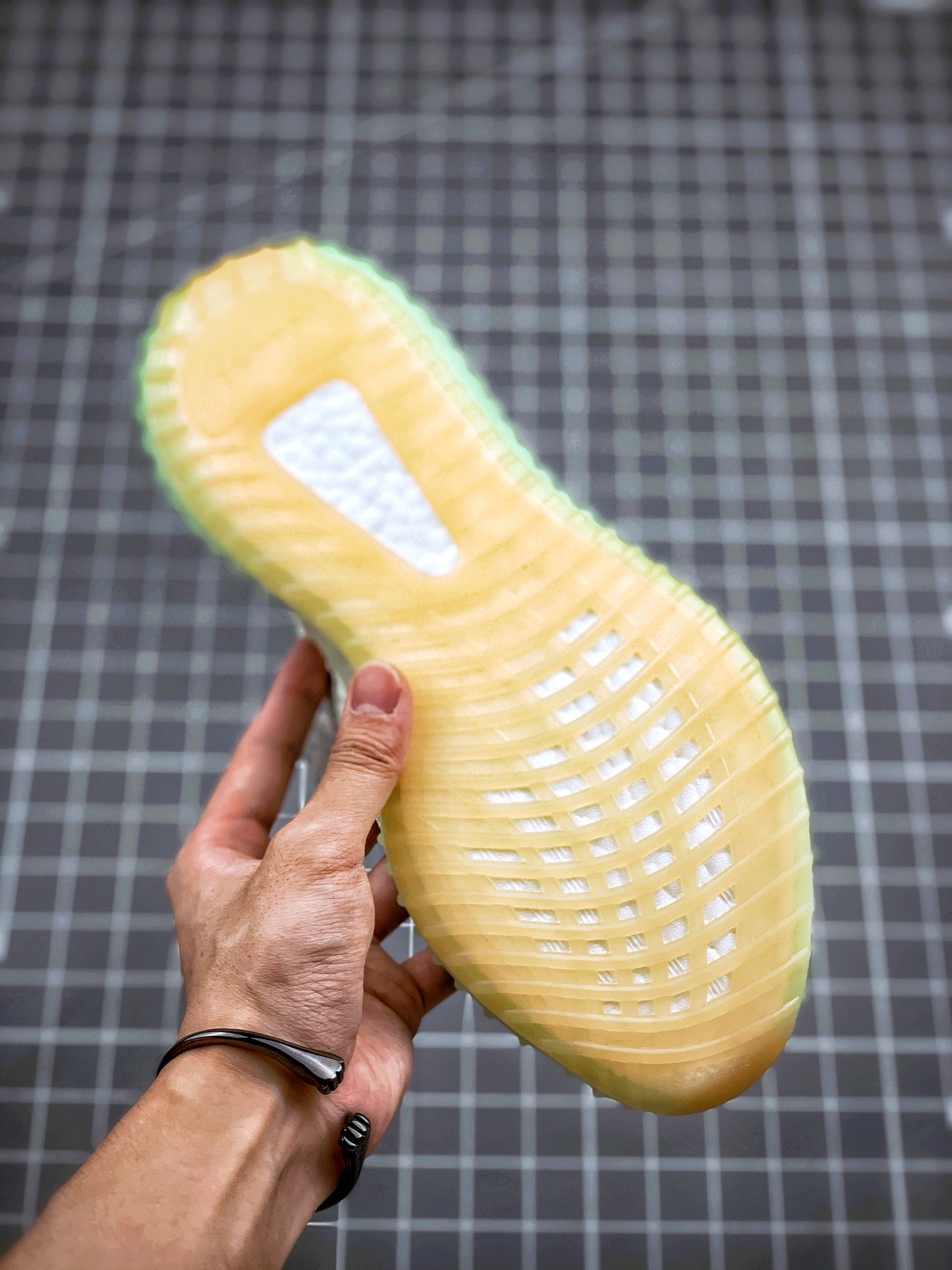 200 Adidas Yeezy 350 Boost V2  “Hyperspace”薄荷绿配色 亚洲限定