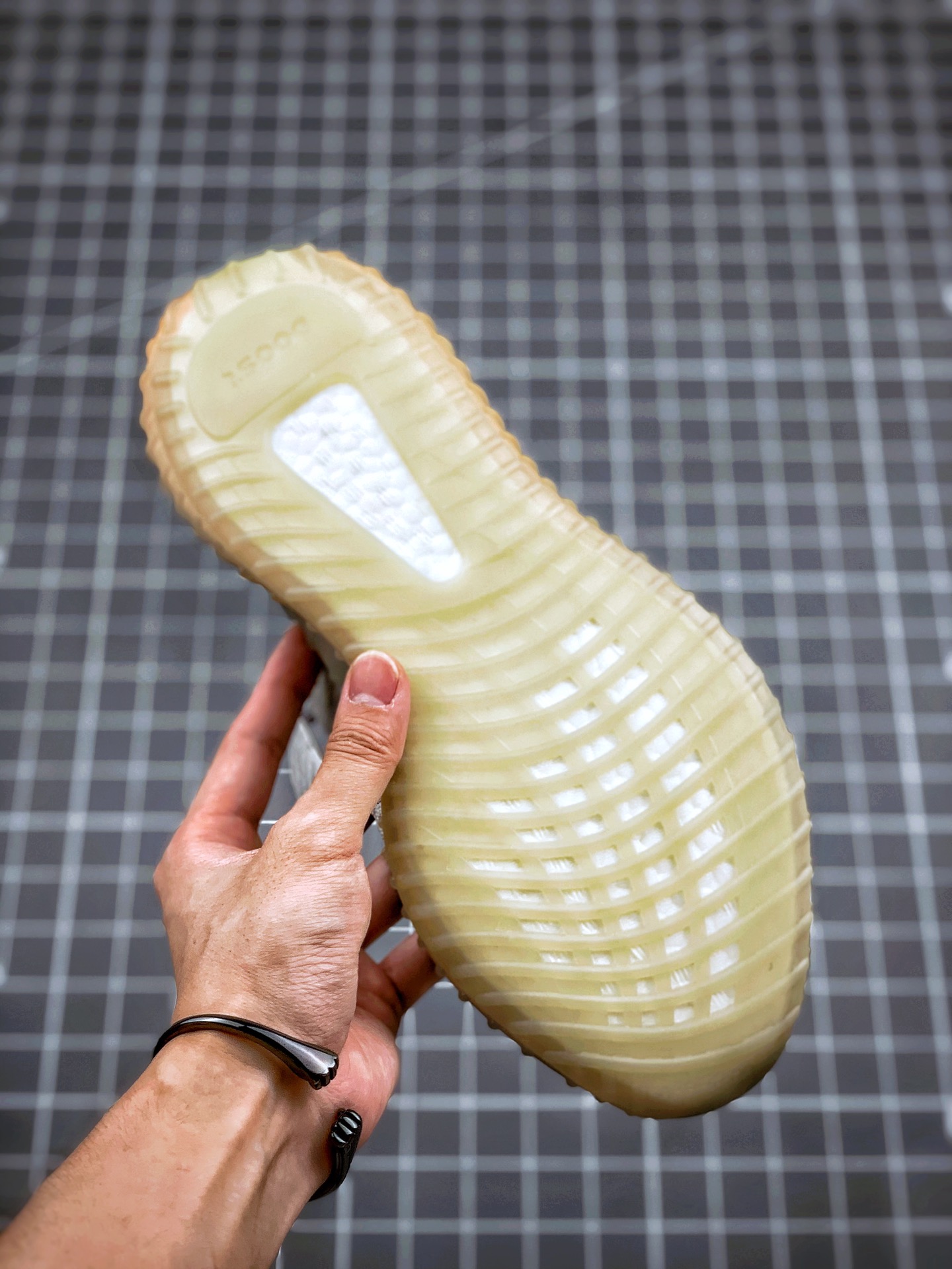 200 Adidas Yeezy 350 Boost V2  “True Form”欧洲限定