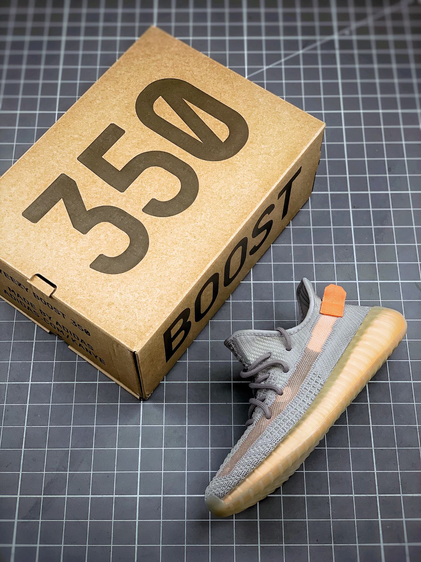 200 Adidas Yeezy 350 Boost V2  “True Form”欧洲限定