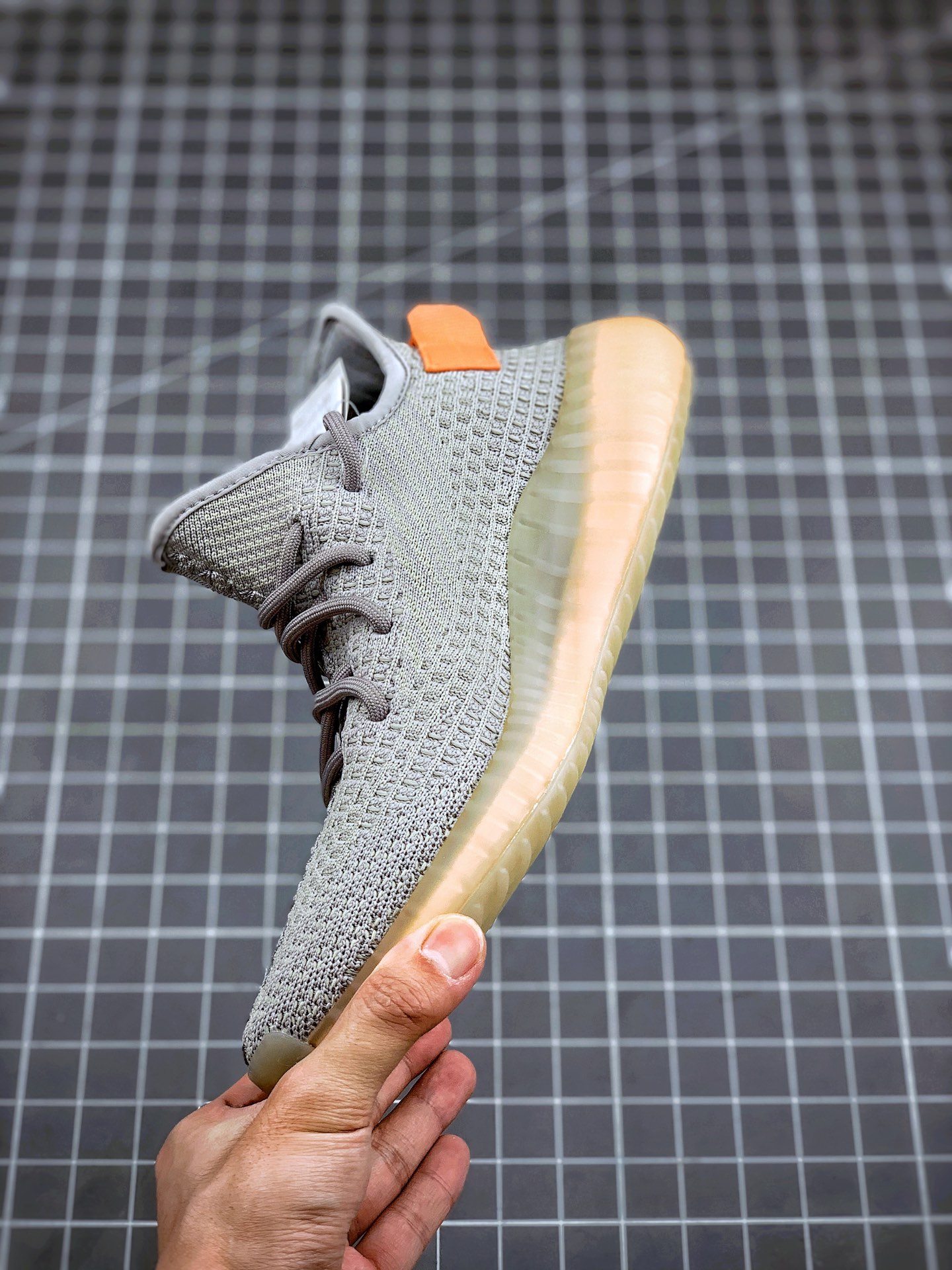 200 Adidas Yeezy 350 Boost V2  “True Form”欧洲限定