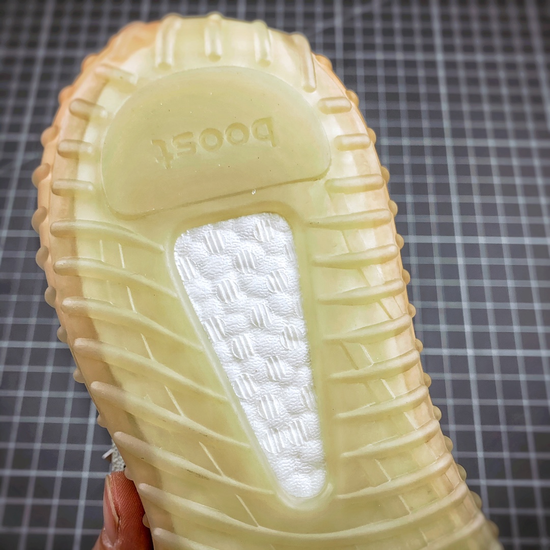 200 Adidas Yeezy 350 Boost V2  “True Form”欧洲限定