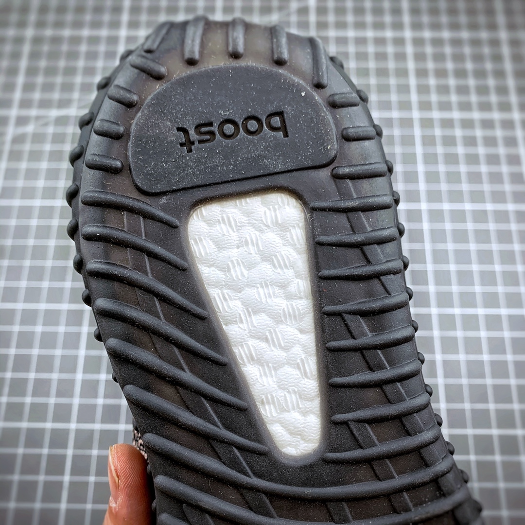 200 Adidas Yeezy 350 Boost V2  “Yecheil” 黑红拼接 天使