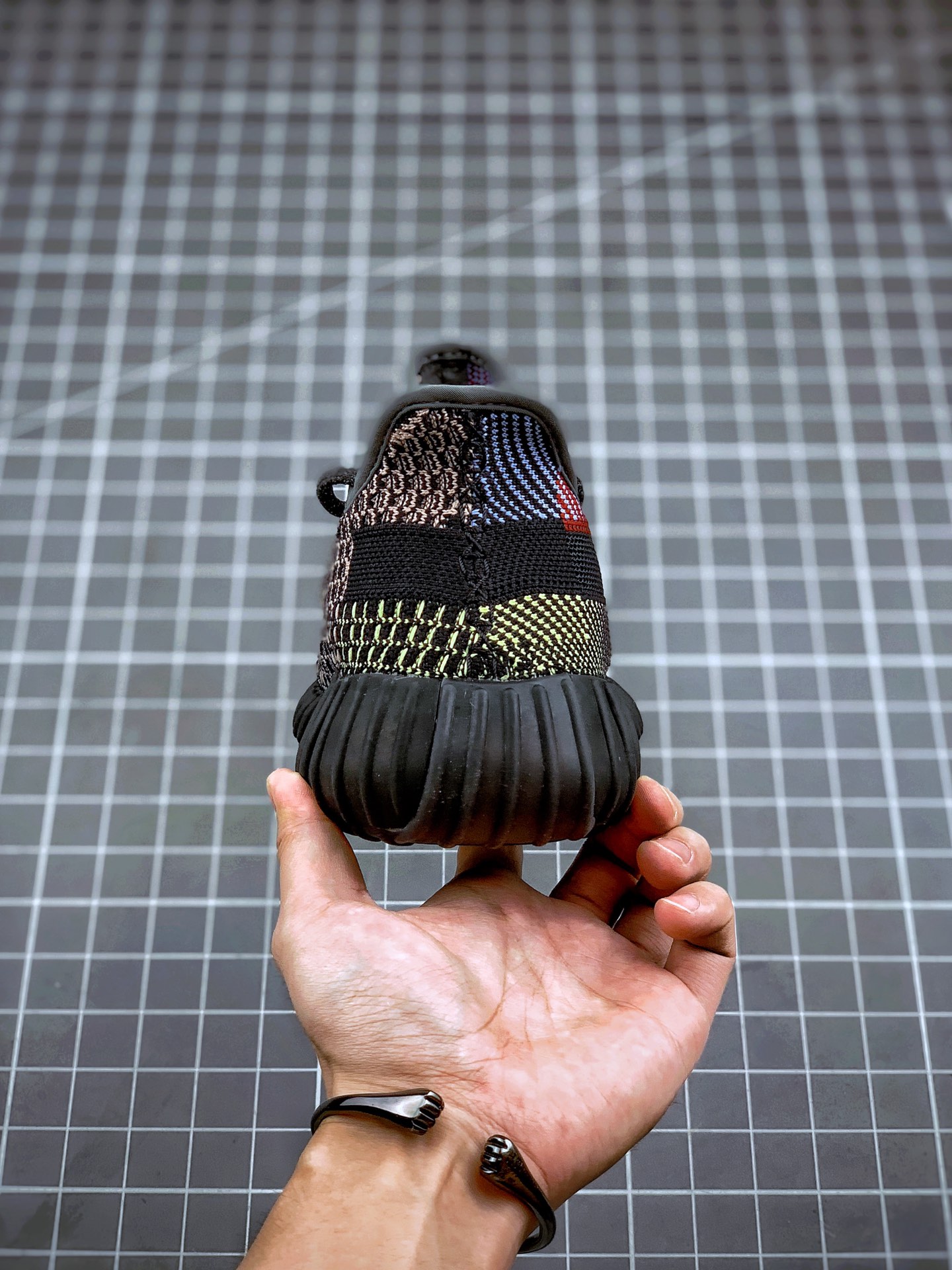 200 Adidas Yeezy 350 Boost V2  “Yecheil” 黑红拼接 天使