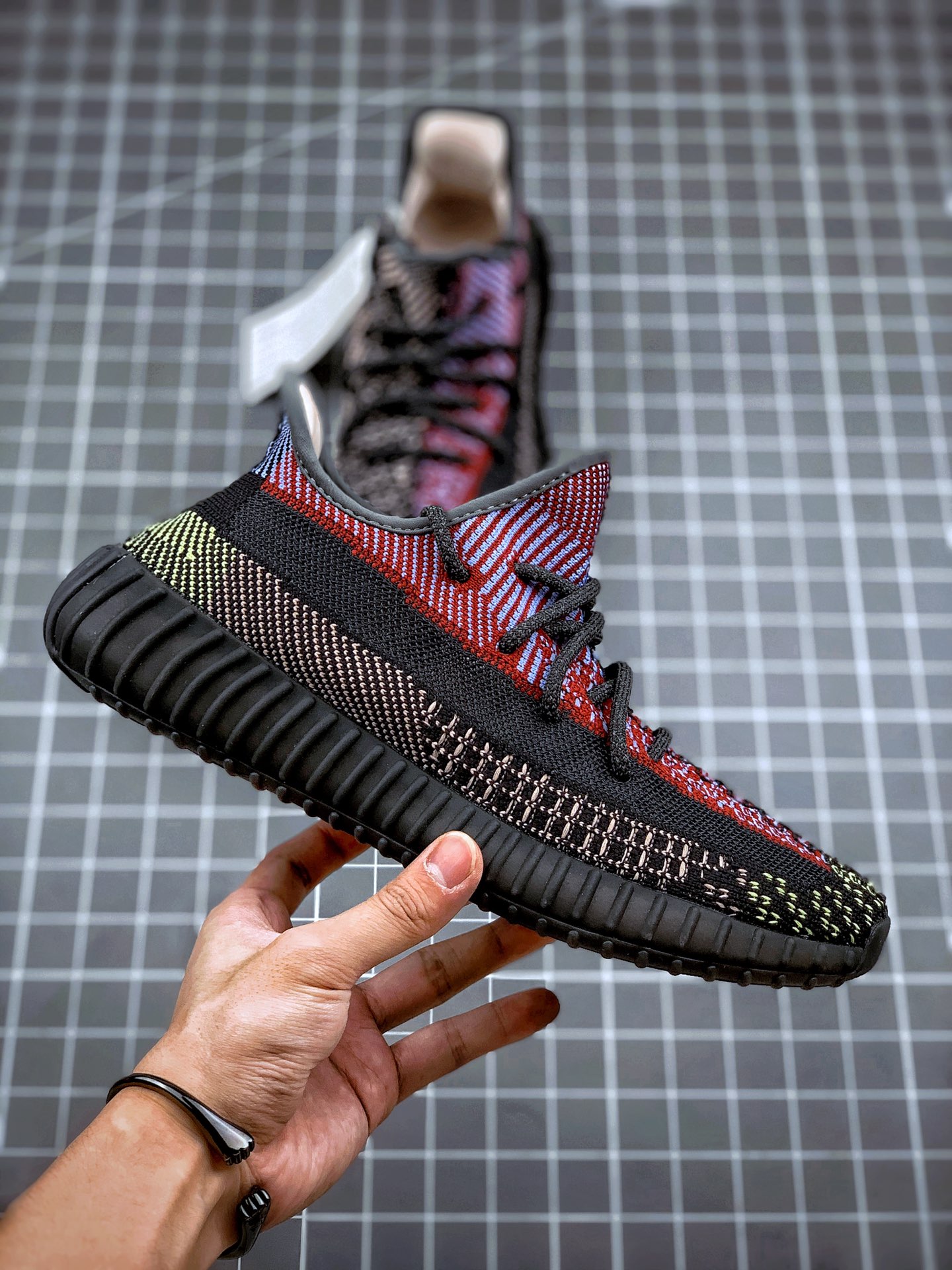 200 Adidas Yeezy 350 Boost V2  “Yecheil” 黑红拼接 天使