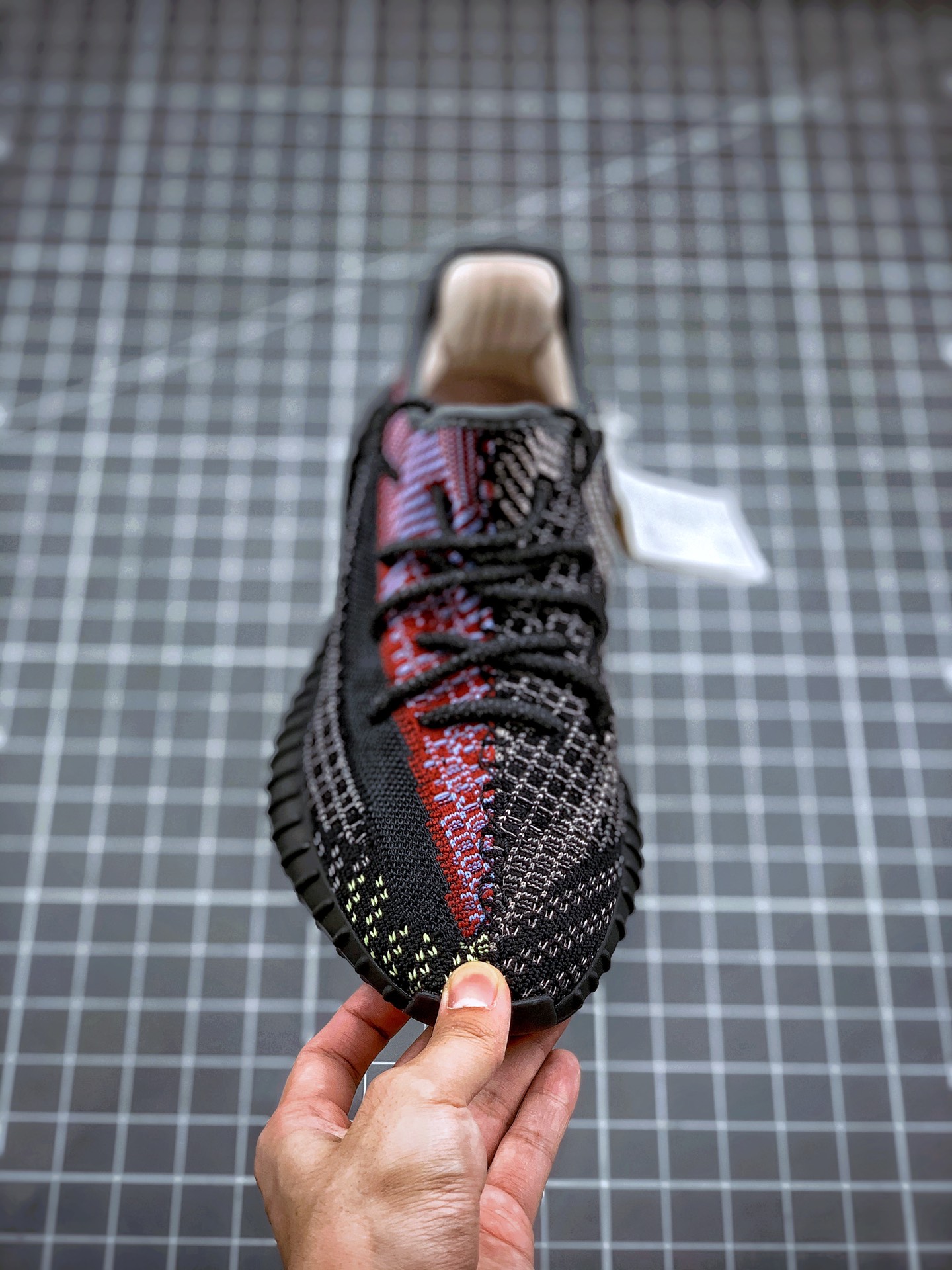 200 Adidas Yeezy 350 Boost V2  “Yecheil” 黑红拼接 满天星