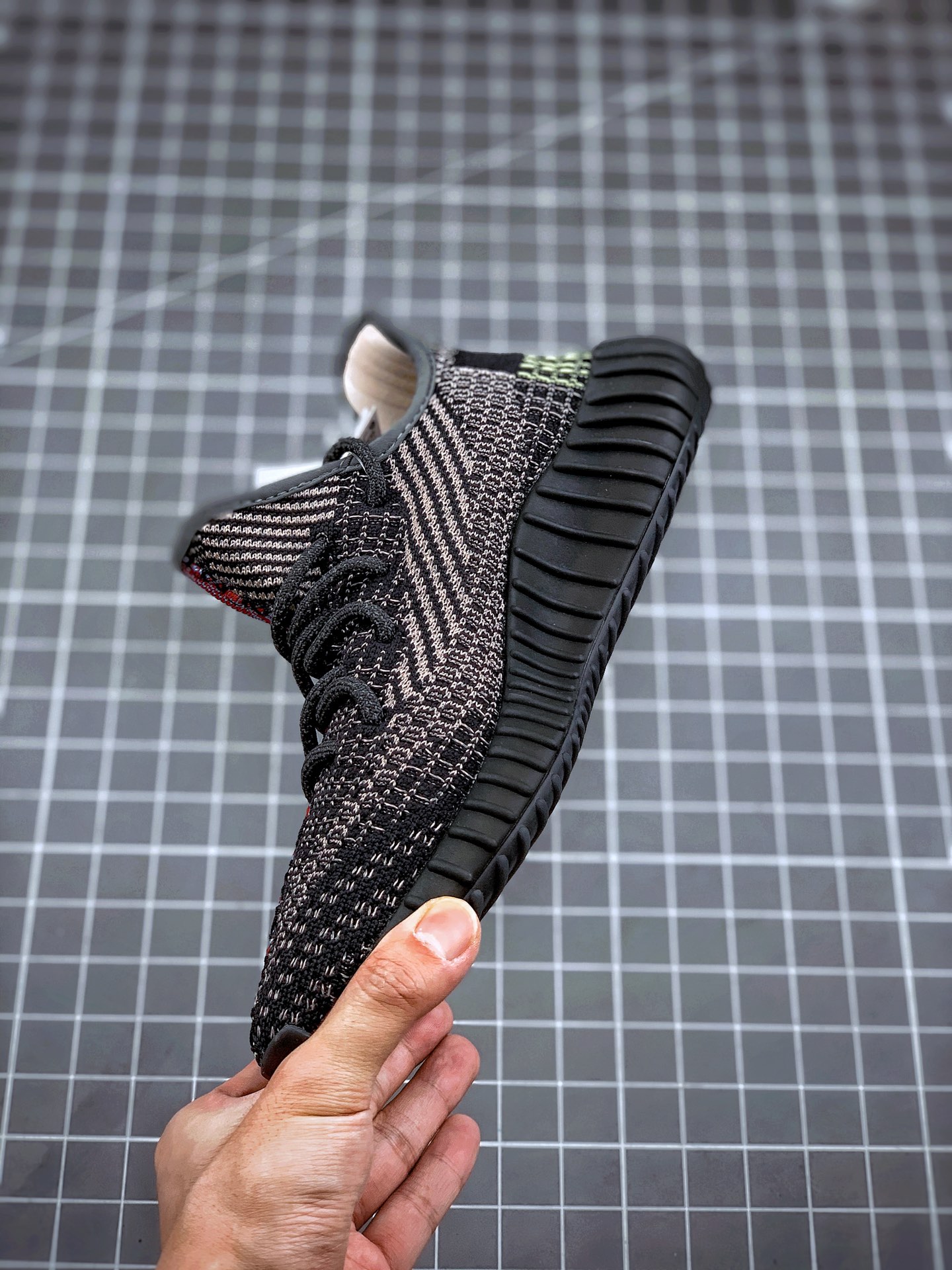 200 Adidas Yeezy 350 Boost V2  “Yecheil” 黑红拼接 满天星
