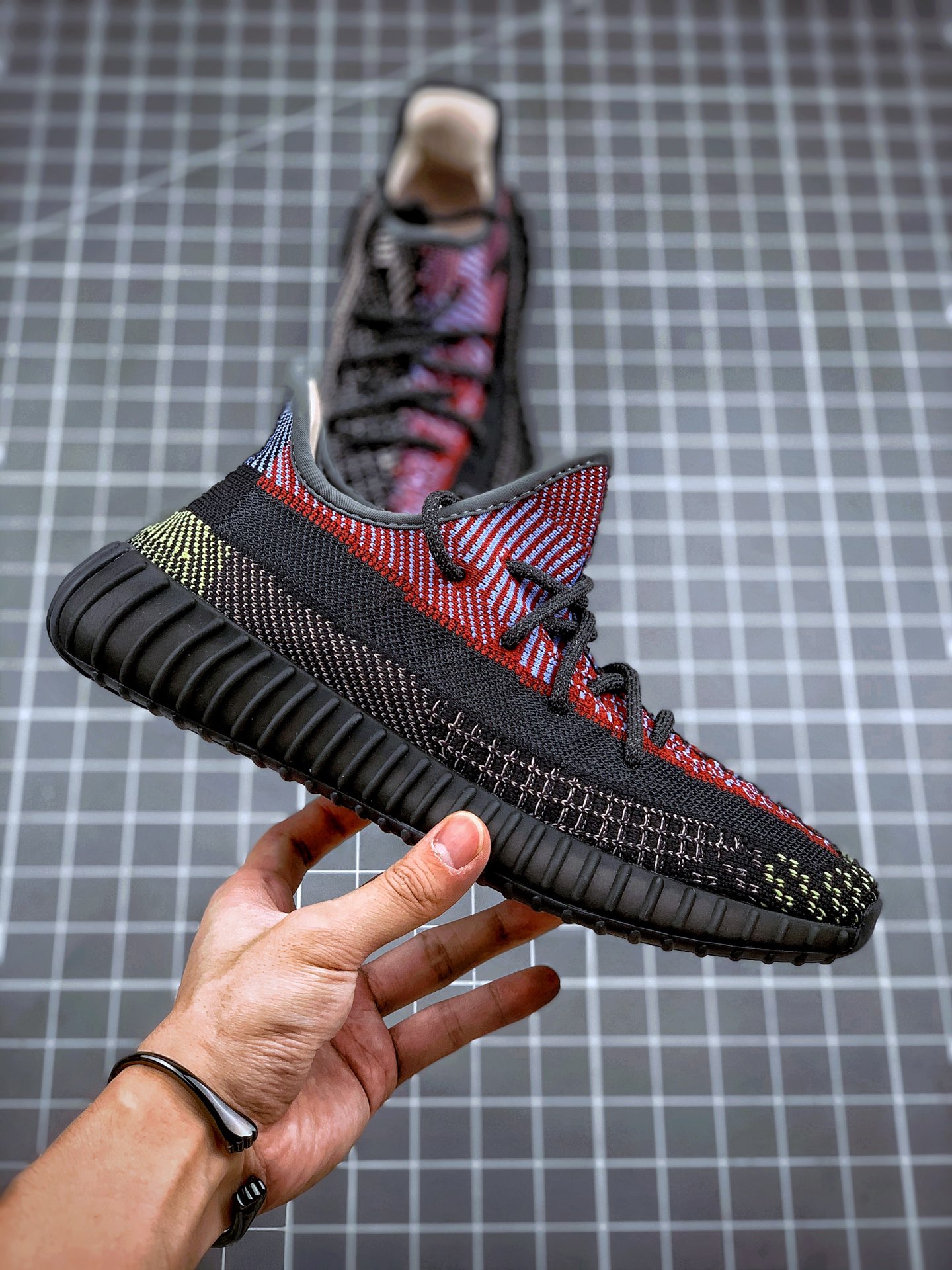 200 Adidas Yeezy 350 Boost V2  “Yecheil” 黑红拼接 满天星