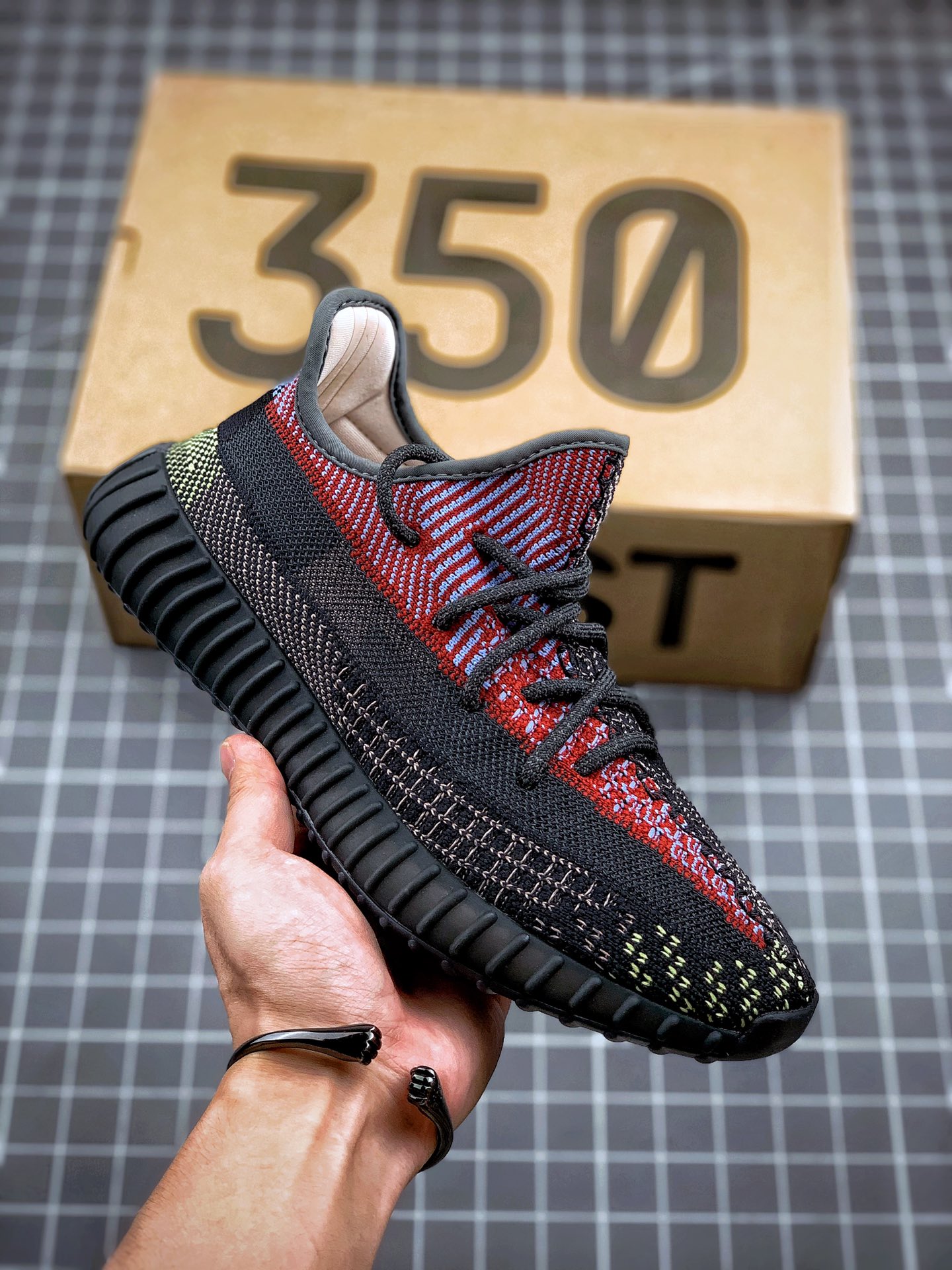 200 Adidas Yeezy 350 Boost V2  “Yecheil” 黑红拼接 满天星