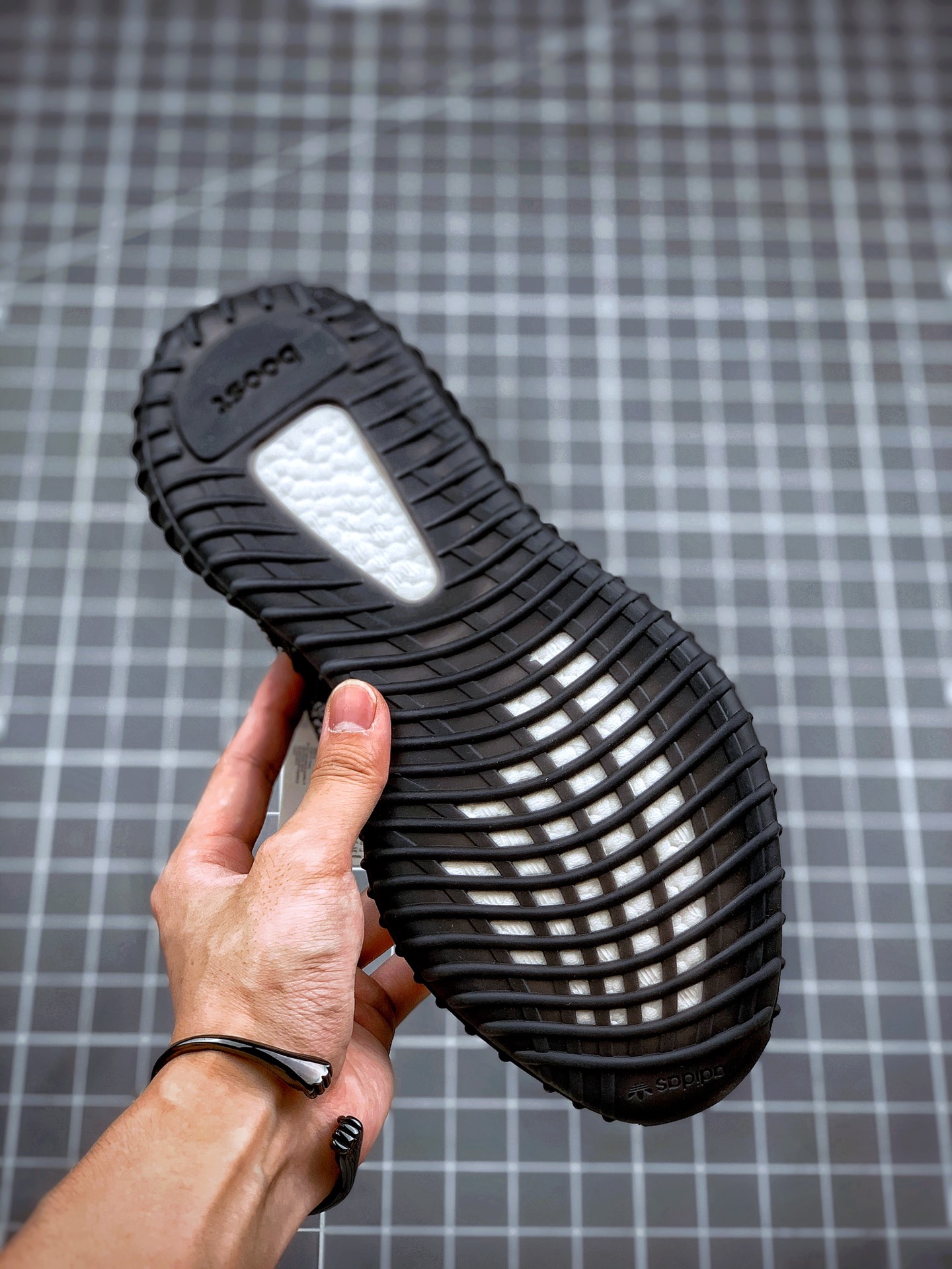 200 Adidas Yeezy 350 Boost V2  “Yecheil” 黑红拼接 满天星