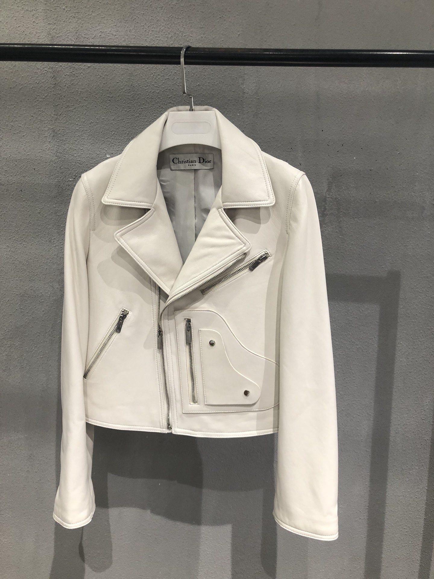 NO:721715,.Dior sheepskin motorcycle jacket, pocket oil edge craftsmanship, black and white S-Xxl, slim fit and small, Dior-clothing, dior, dior, jackets & coats, sheepskin,19860909.Dior羊皮机车外套,口袋油边工艺,黑白S-Xxl,偏修身版偏小,迪奥-服装,dior,dior,jackets & coats,sheepskin,,Women's clothing
