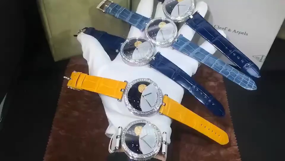 Van Cleef & Arpels 梵克雅宝日月星辰女表新颜色表带视频欣赏