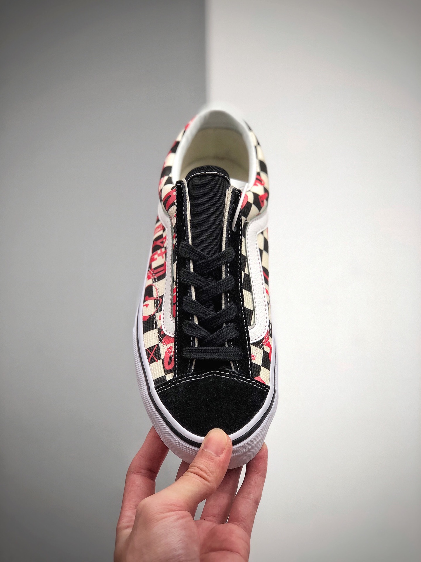150  VANS CREW STYLE 36黑红棋盘格涂鸦印花低帮休闲滑板鞋DZ31IW