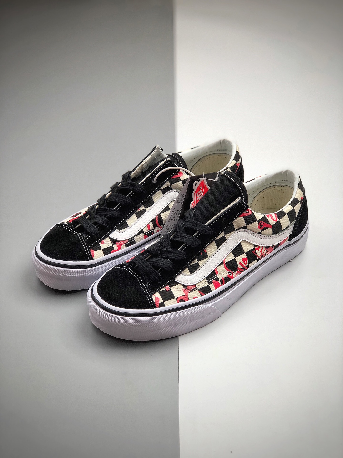 150  VANS CREW STYLE 36黑红棋盘格涂鸦印花低帮休闲滑板鞋DZ31IW