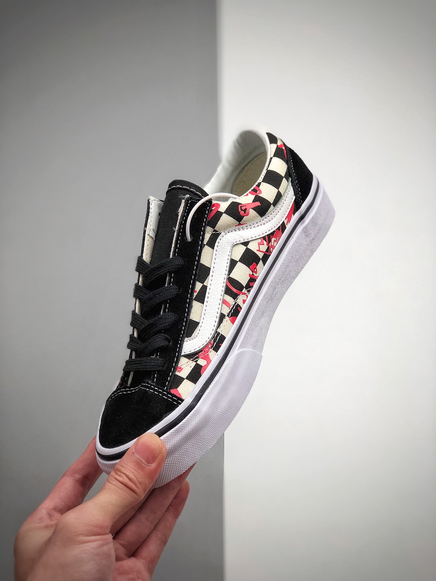 150  VANS CREW STYLE 36黑红棋盘格涂鸦印花低帮休闲滑板鞋DZ31IW