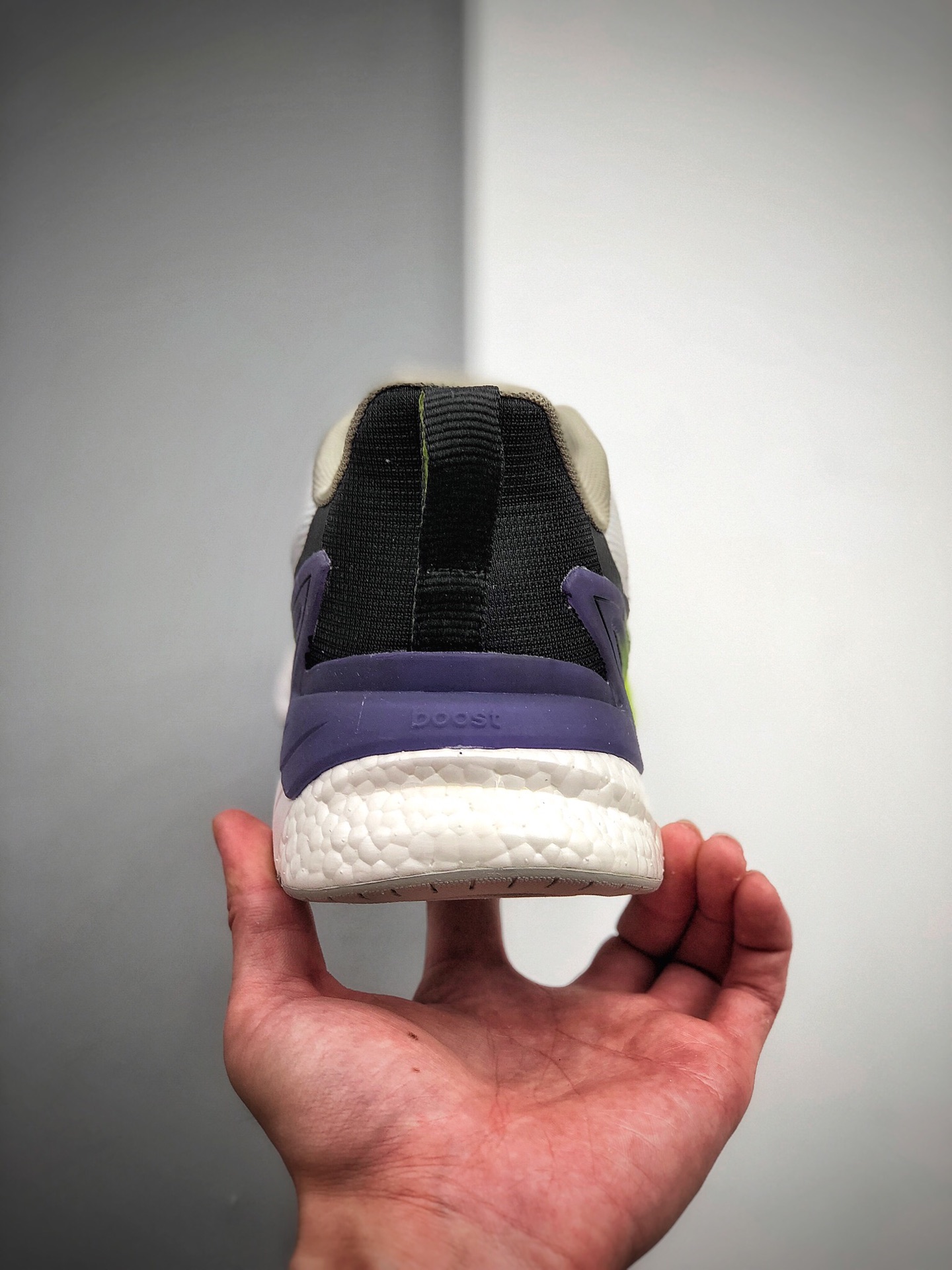 190  阿迪达斯RESPONSE SUPWE 超级速度跑鞋SR-l.PACE 5.0 以透气面网风格