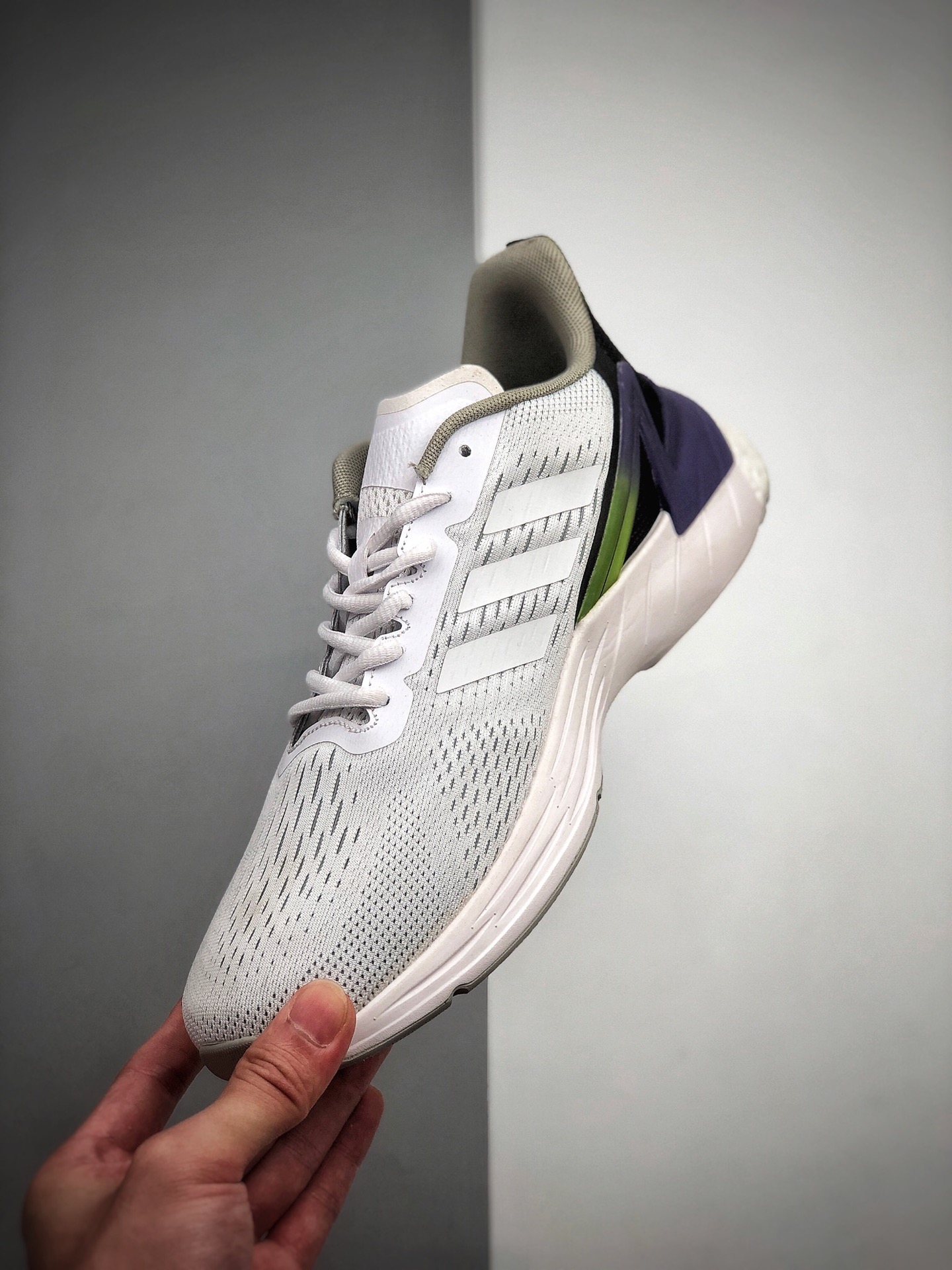 190  阿迪达斯RESPONSE SUPWE 超级速度跑鞋SR-l.PACE 5.0 以透气面网风格