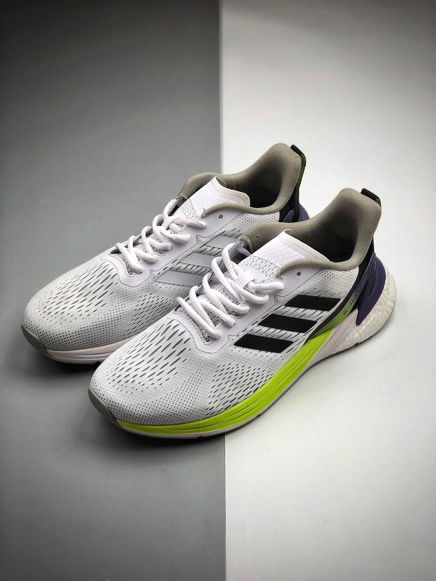190  阿迪达斯RESPONSE SUPWE 超级速度跑鞋SR-l.PACE 5.0 以透气面网风格