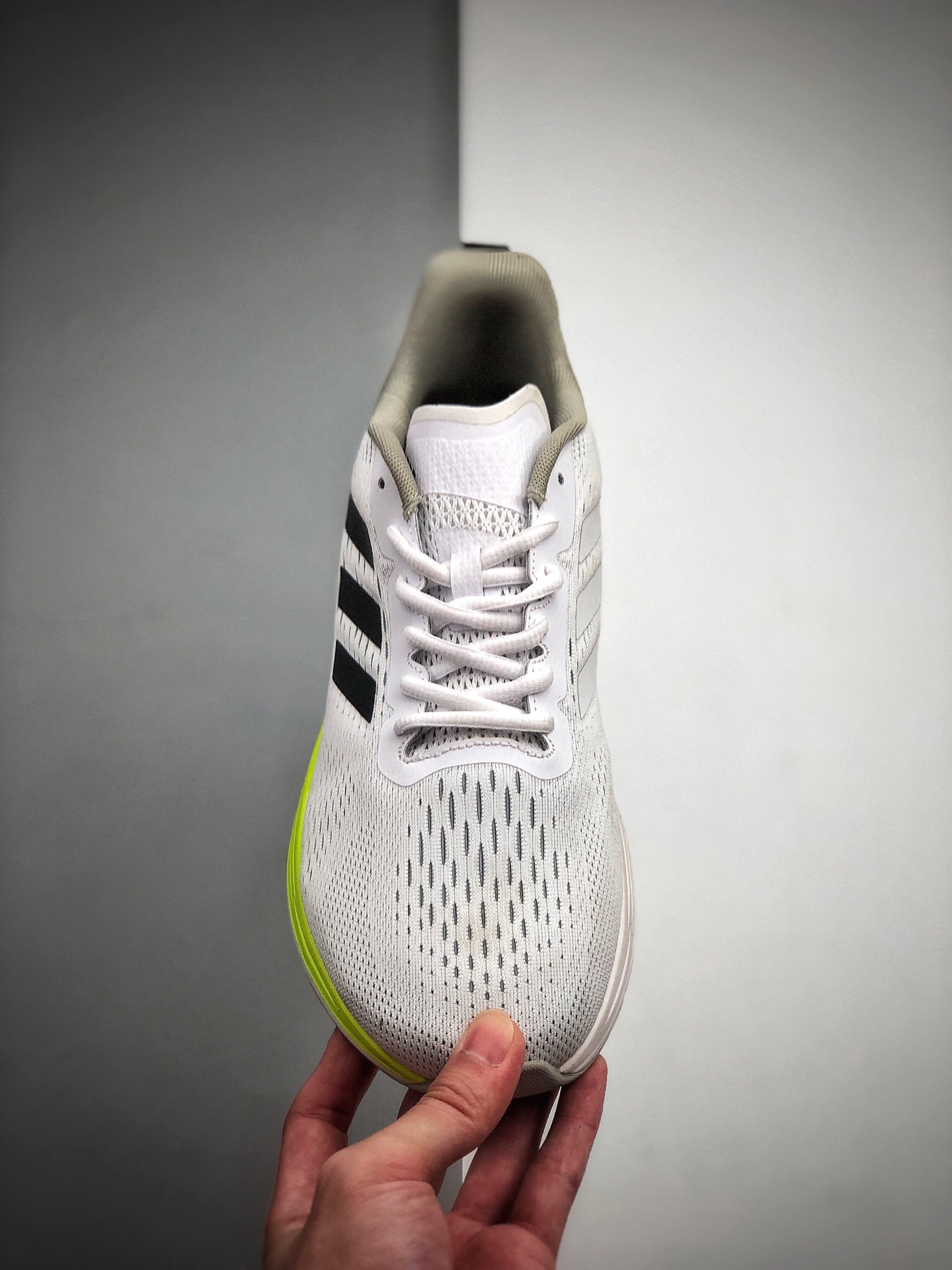 190  阿迪达斯RESPONSE SUPWE 超级速度跑鞋SR-l.PACE 5.0 以透气面网风格