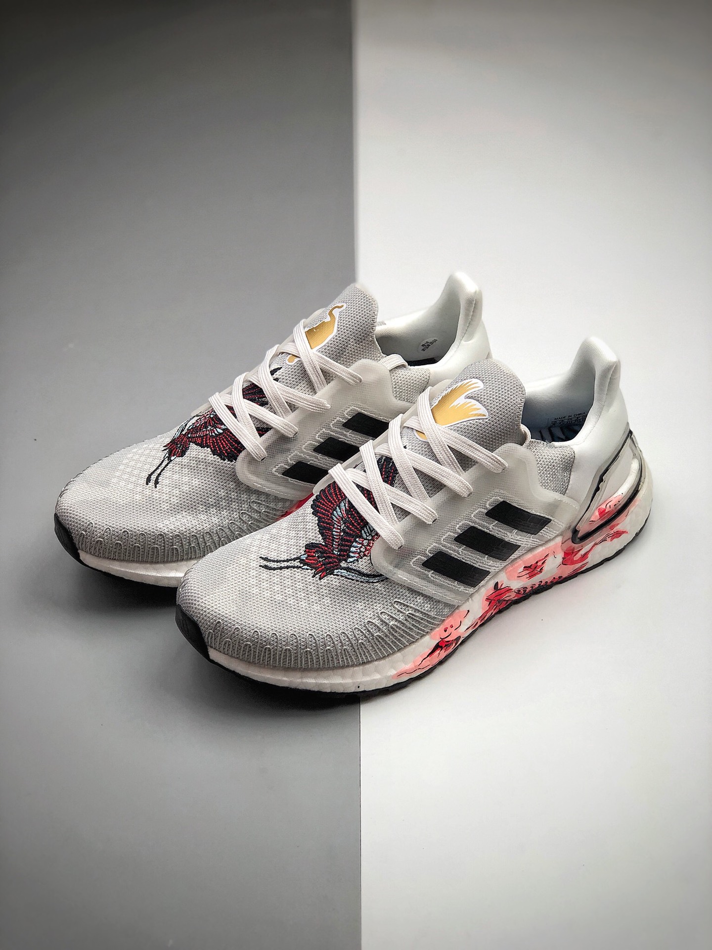 150 Adidas 阿迪达斯 Ultra Boost 20 超弹力爆米花中底 联名休闲跑步鞋