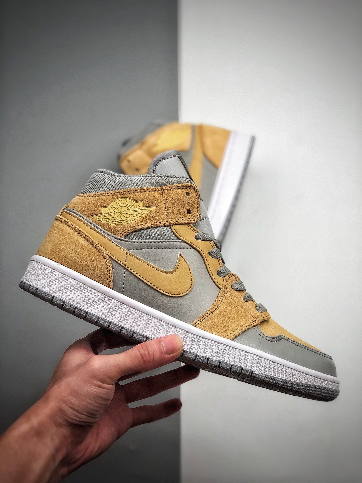 250 Air Jordan 1 Mid“棕灰”AJ1乔1中邦休闲板鞋 DA4666-001