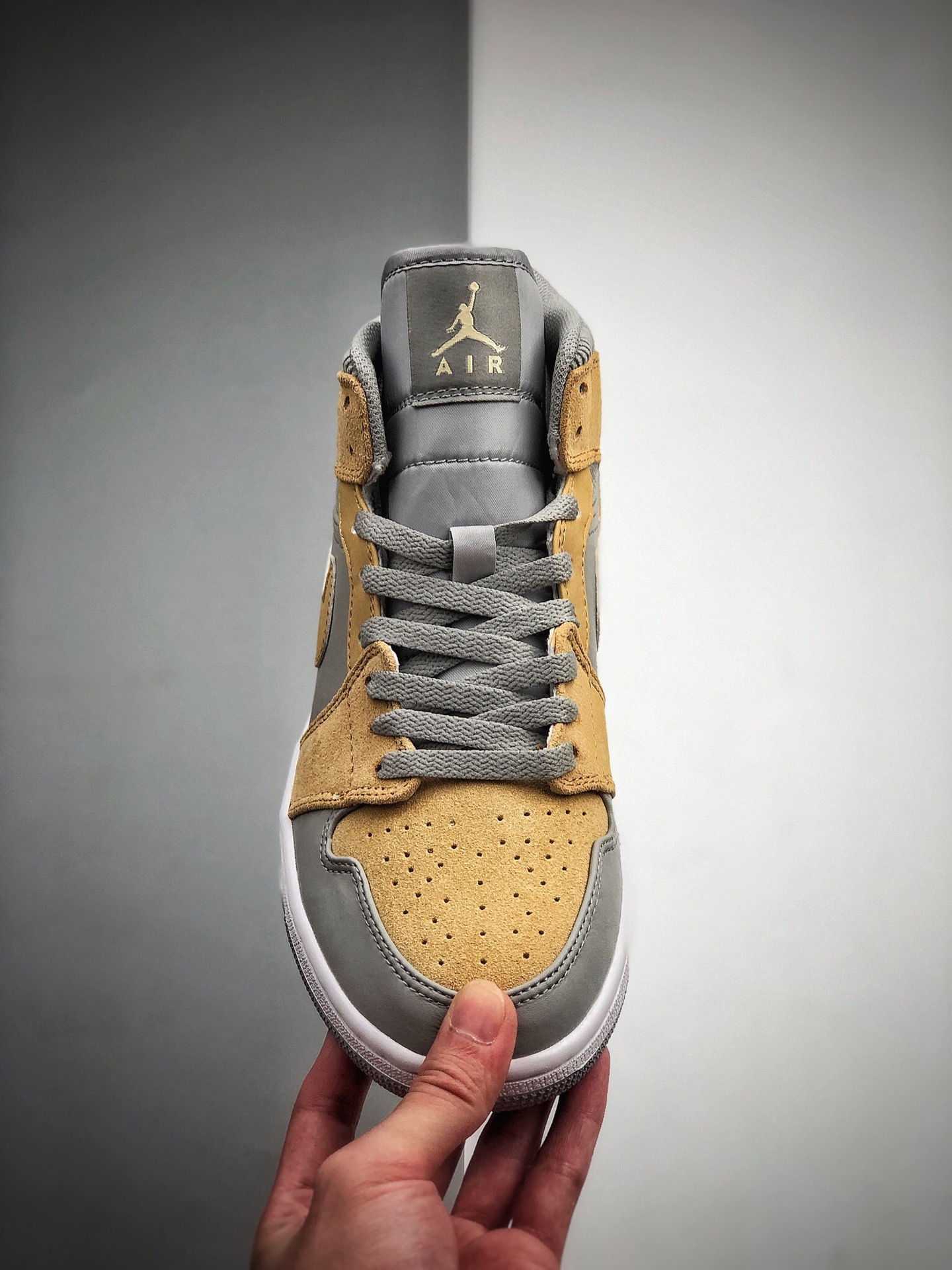 250 Air Jordan 1 Mid“棕灰”AJ1乔1中邦休闲板鞋 DA4666-001