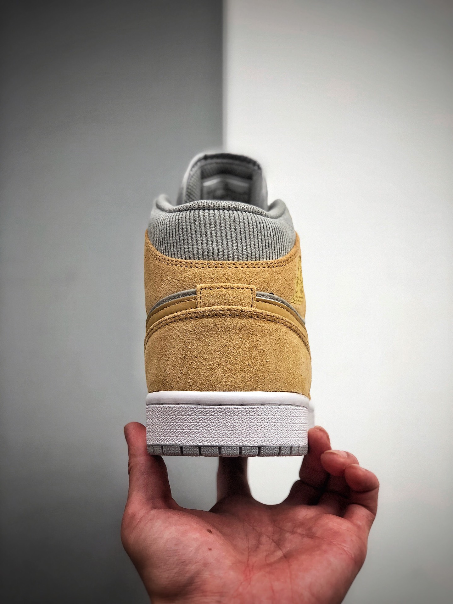 250 Air Jordan 1 Mid“棕灰”AJ1乔1中邦休闲板鞋 DA4666-001