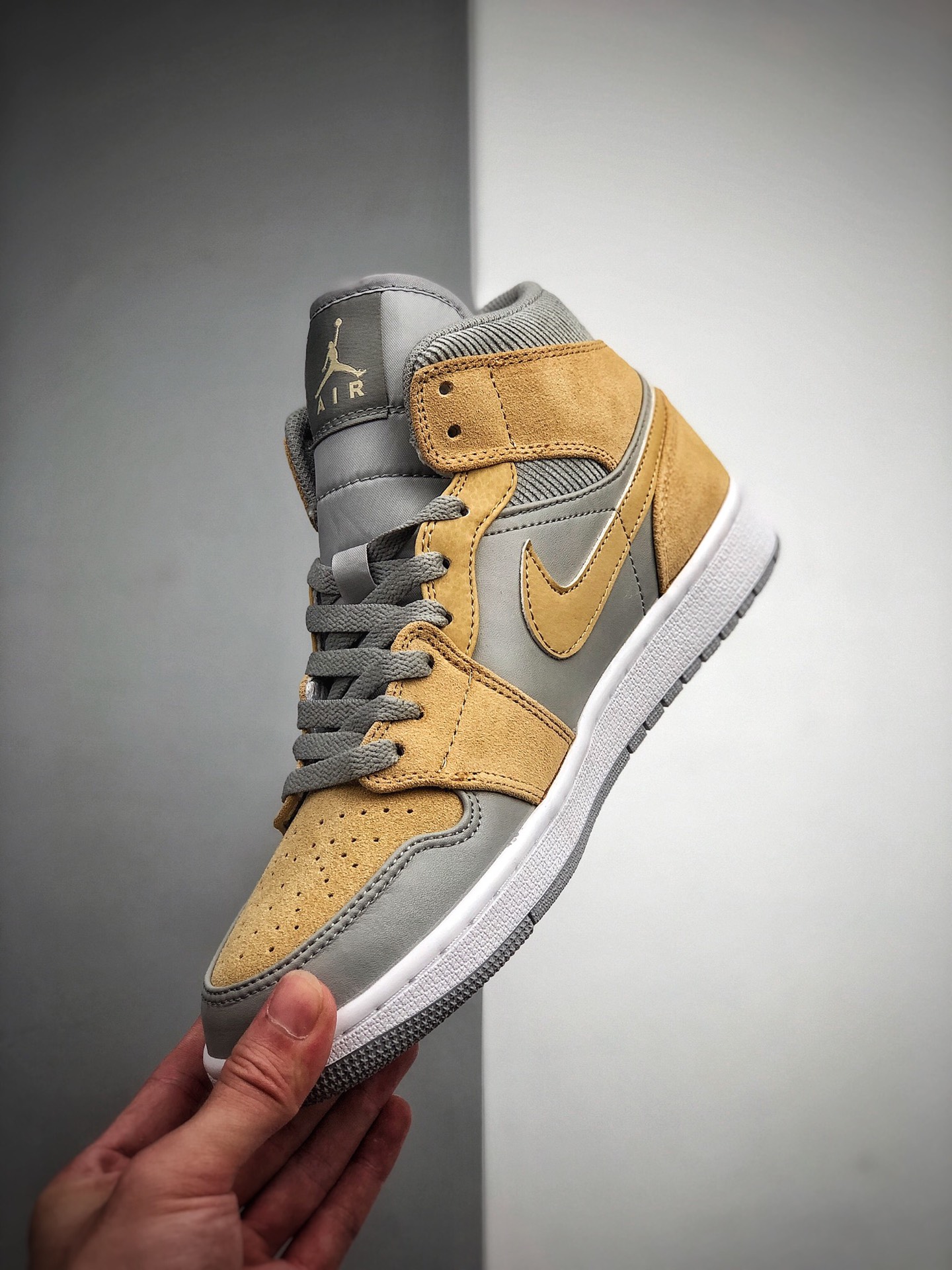 250 Air Jordan 1 Mid“棕灰”AJ1乔1中邦休闲板鞋 DA4666-001