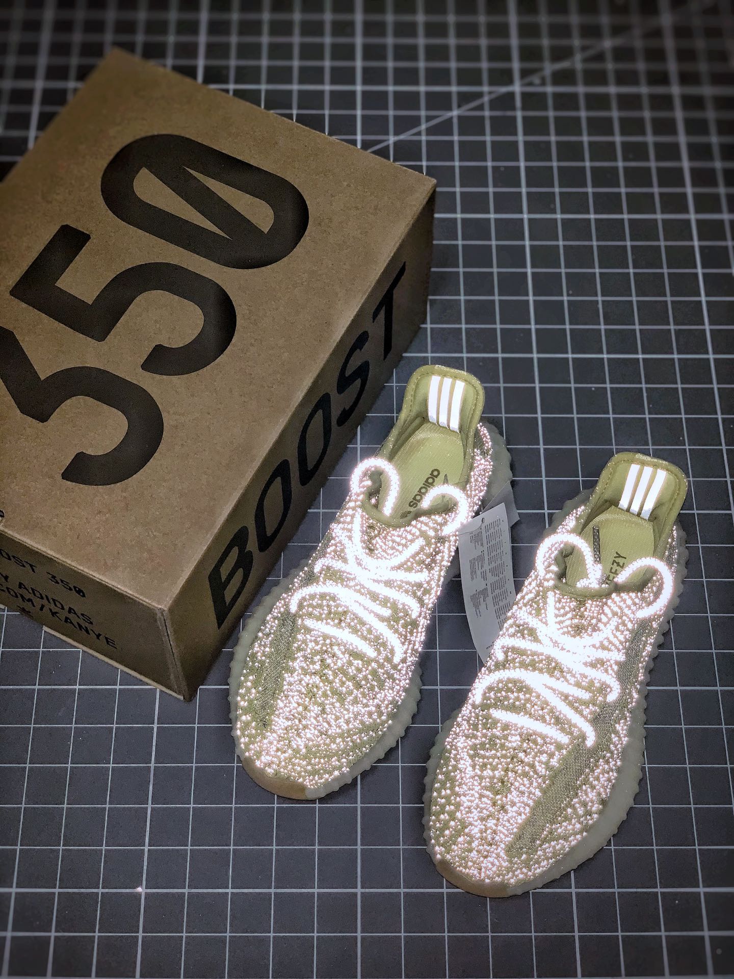 200 AD Yeezy 350 Boost V2 黄满天星