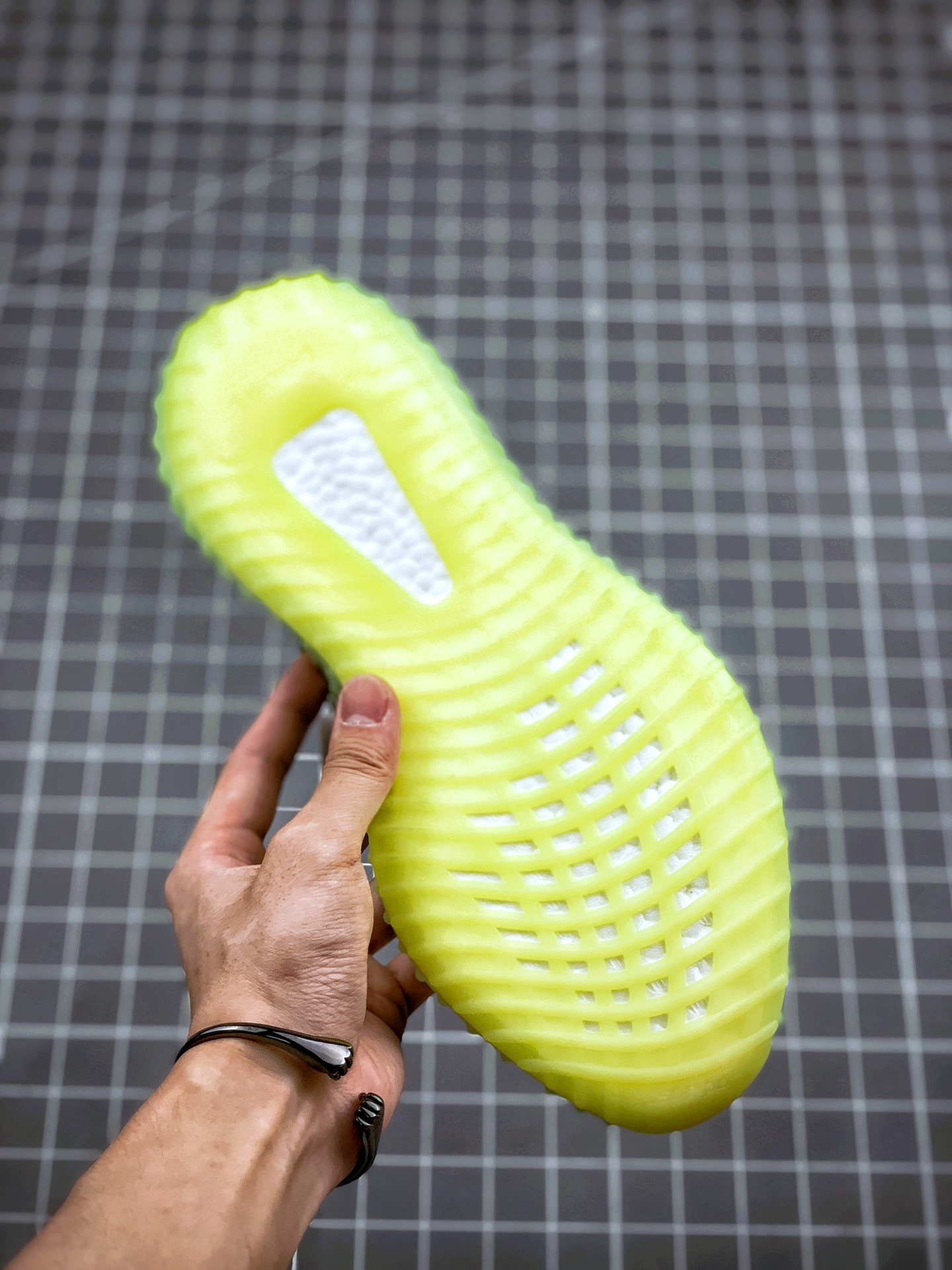 200 AD Yeezy 350 Boost V2 黑绿满天星