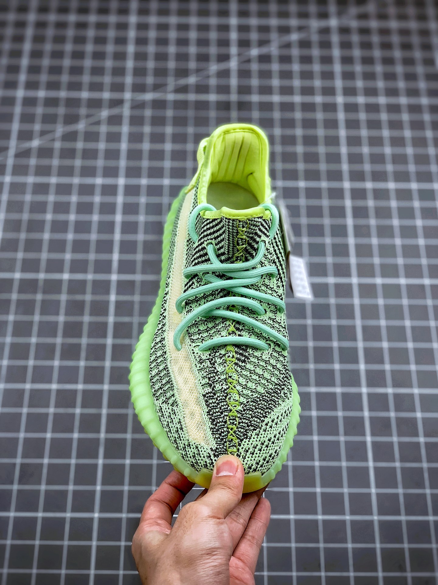 200 AD Yeezy 350 Boost V2 黑绿满天星