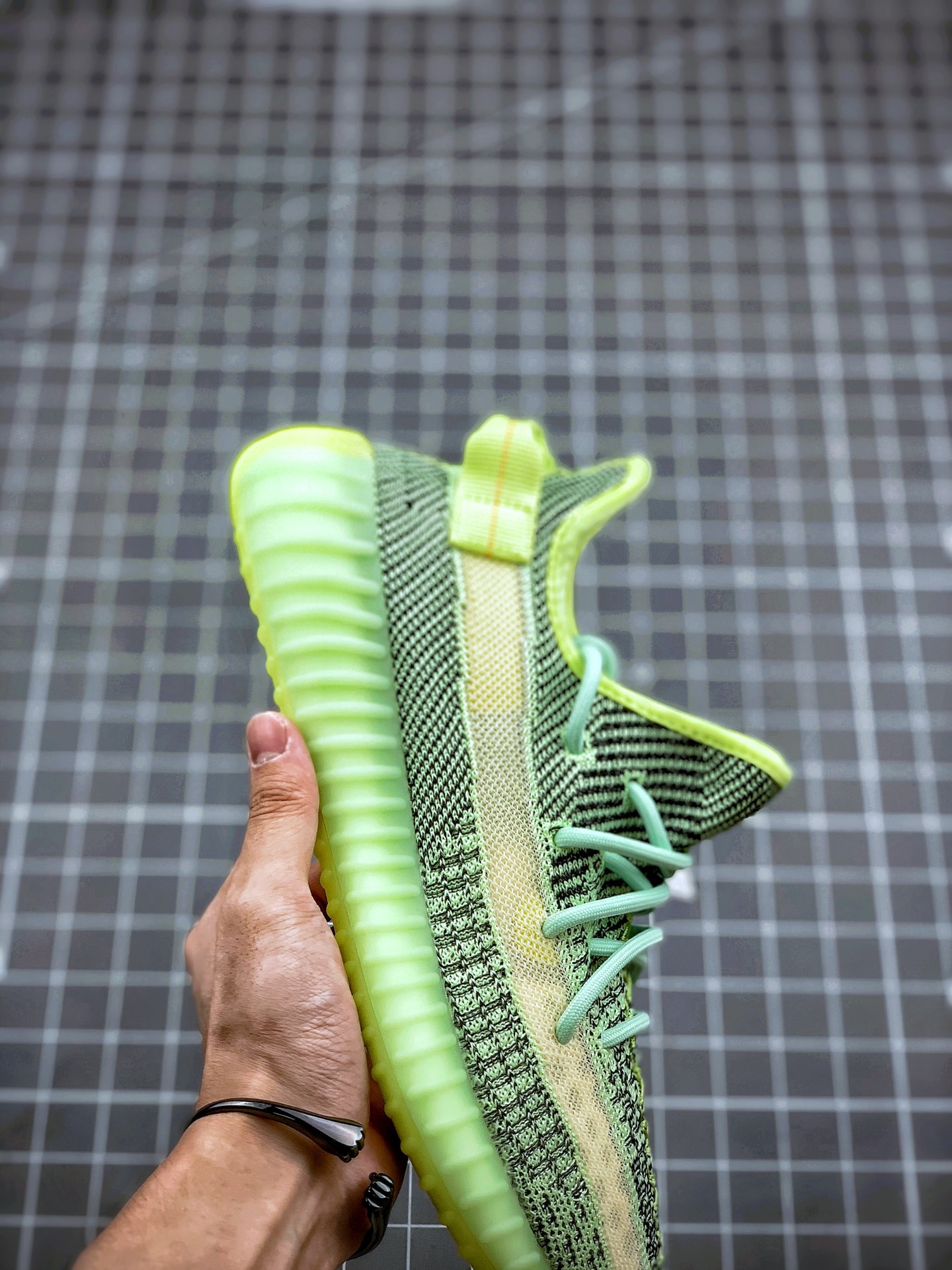 200 AD Yeezy 350 Boost V2 黑绿满天星