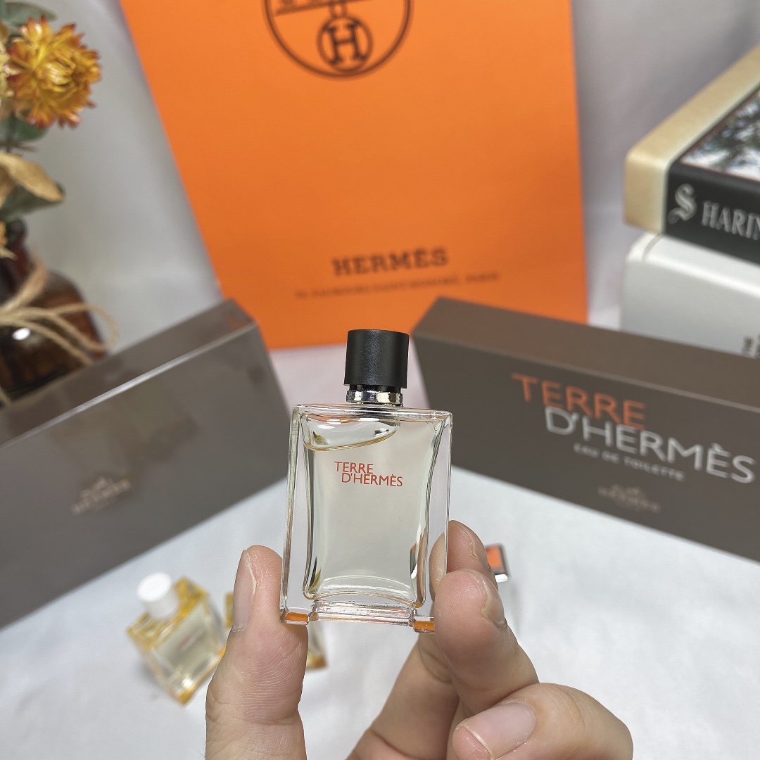 Hermès Terre d'Hermès Miniature Perfume Set - Travel-Friendly Fragrance 7 i1595910366 2376 5