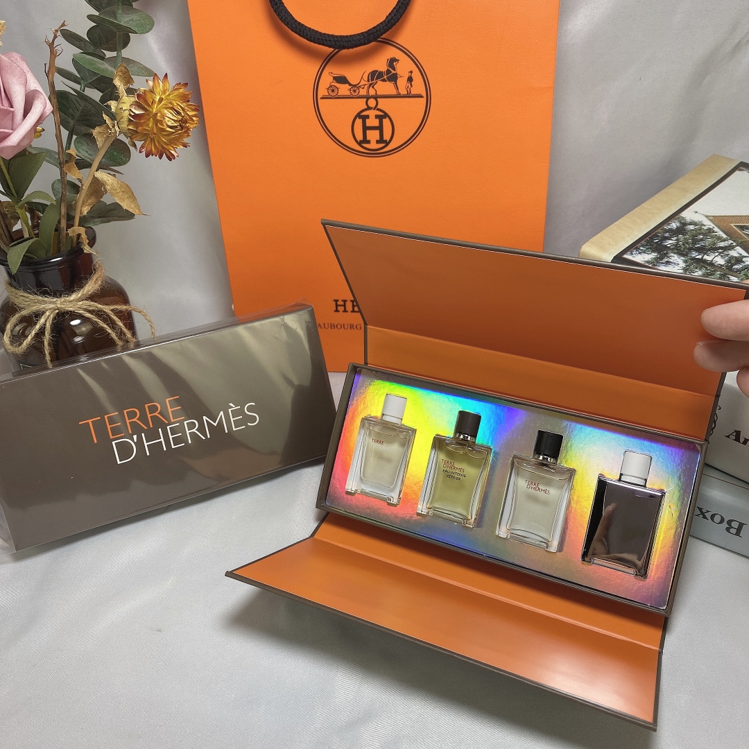 Hermès Terre d'Hermès Miniature Perfume Set - Travel-Friendly Fragrance 2 i1595910366 3519 0