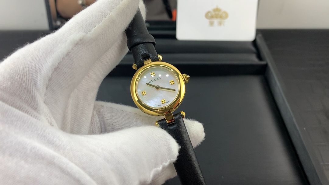 Gucci 皇家 古驰小巧 女表黄金壳视频欣赏