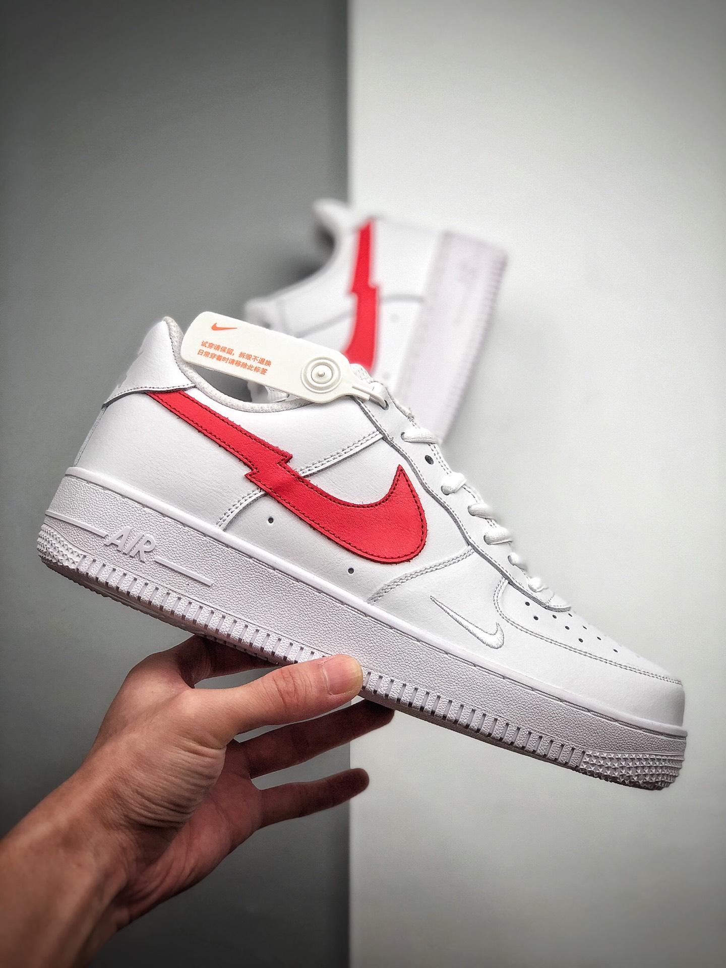 200   AIR FORCE 1 MID 3M 白红断勾 海外官方发售配色 全网实拍首发  原楦头原纸板  打造最纯正空军版型  专注外贸渠道  全掌内置气垫   原盒配件   中底钢印俱全 Size： 36 36.5 37.5 38 38.5 39 40 40.5 41 42 42.5 43 44 445. 45