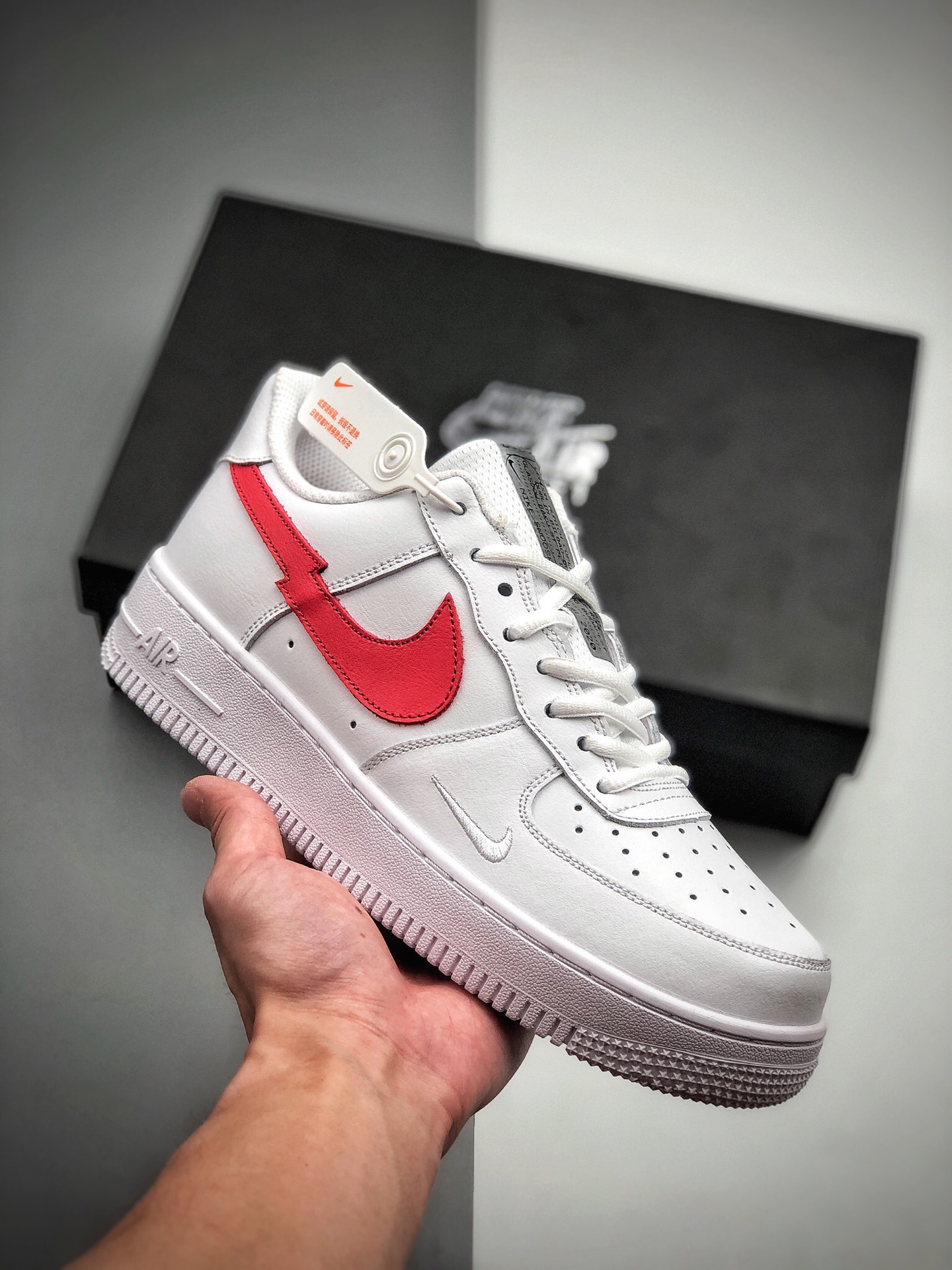 200   AIR FORCE 1 MID 3M 白红断勾 海外官方发售配色 全网实拍首发  原楦头原纸板  打造最纯正空军版型  专注外贸渠道  全掌内置气垫   原盒配件   中底钢印俱全 Size： 36 36.5 37.5 38 38.5 39 40 40.5 41 42 42.5 43 44 445. 45