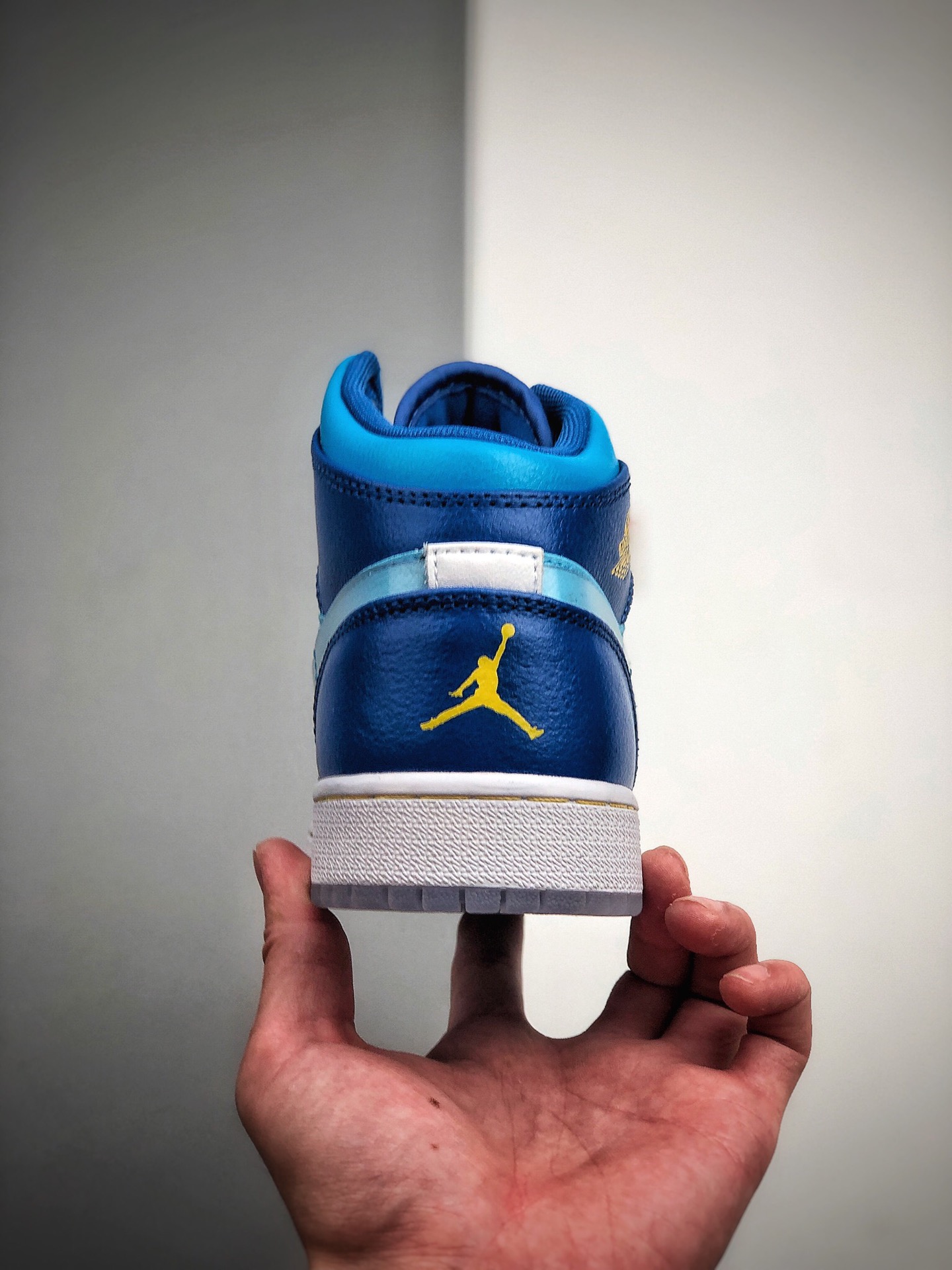 250 Air Jordan 1 Mid GS “Fly” 冰蓝鸳鸯 天堂底 BV7446-400