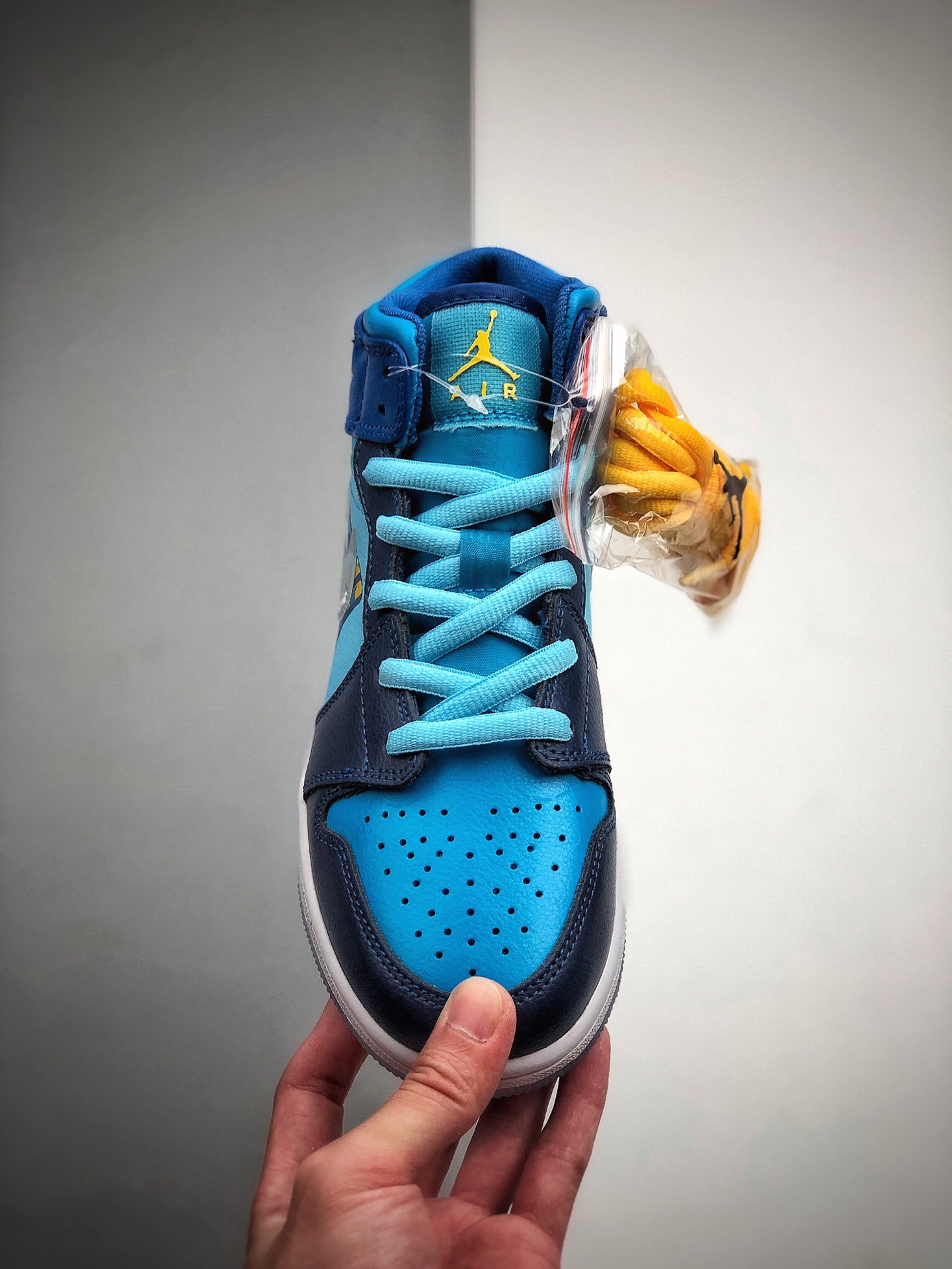 250 Air Jordan 1 Mid GS “Fly” 冰蓝鸳鸯 天堂底 BV7446-400