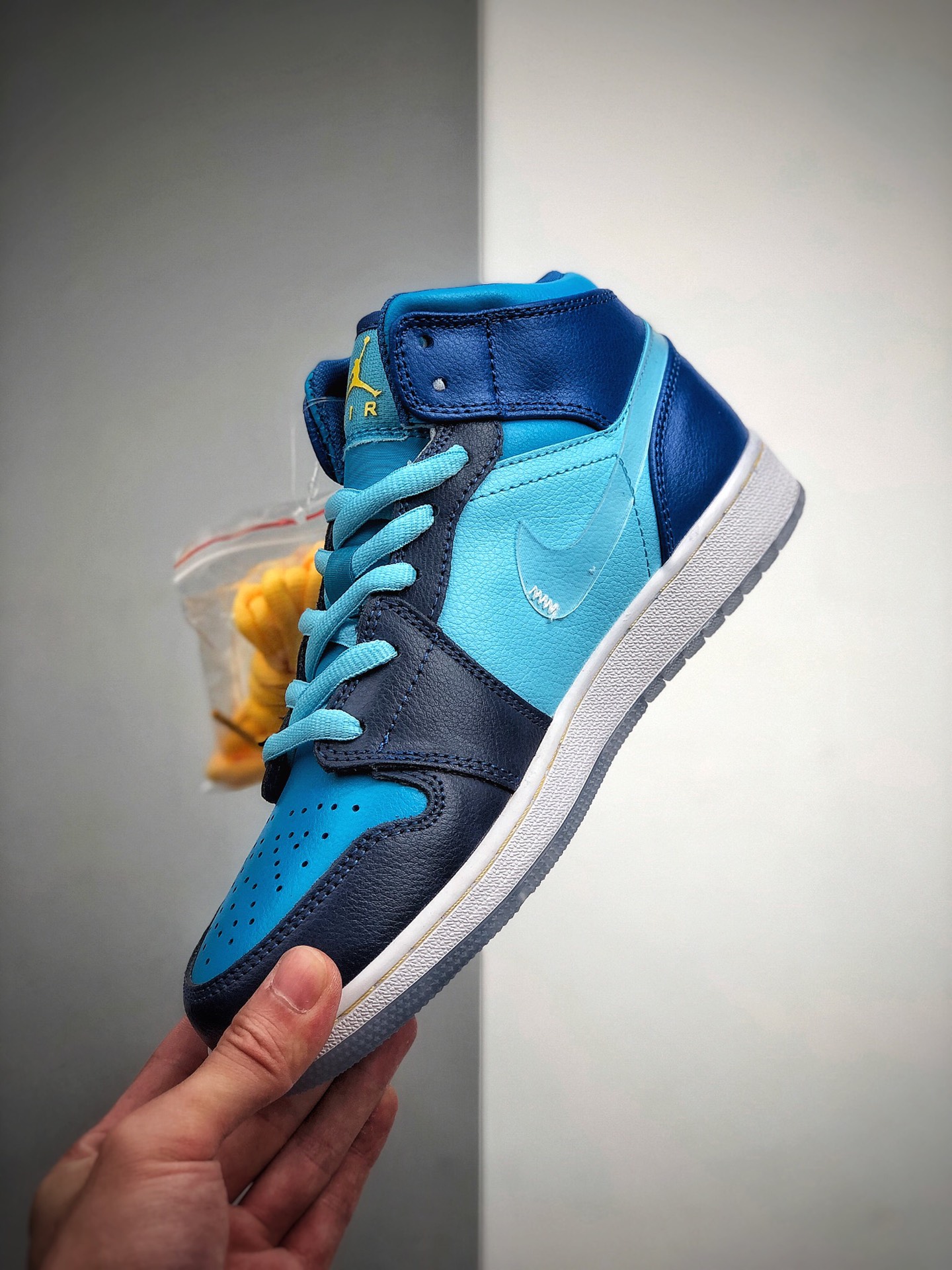 250 Air Jordan 1 Mid GS “Fly” 冰蓝鸳鸯 天堂底 BV7446-400
