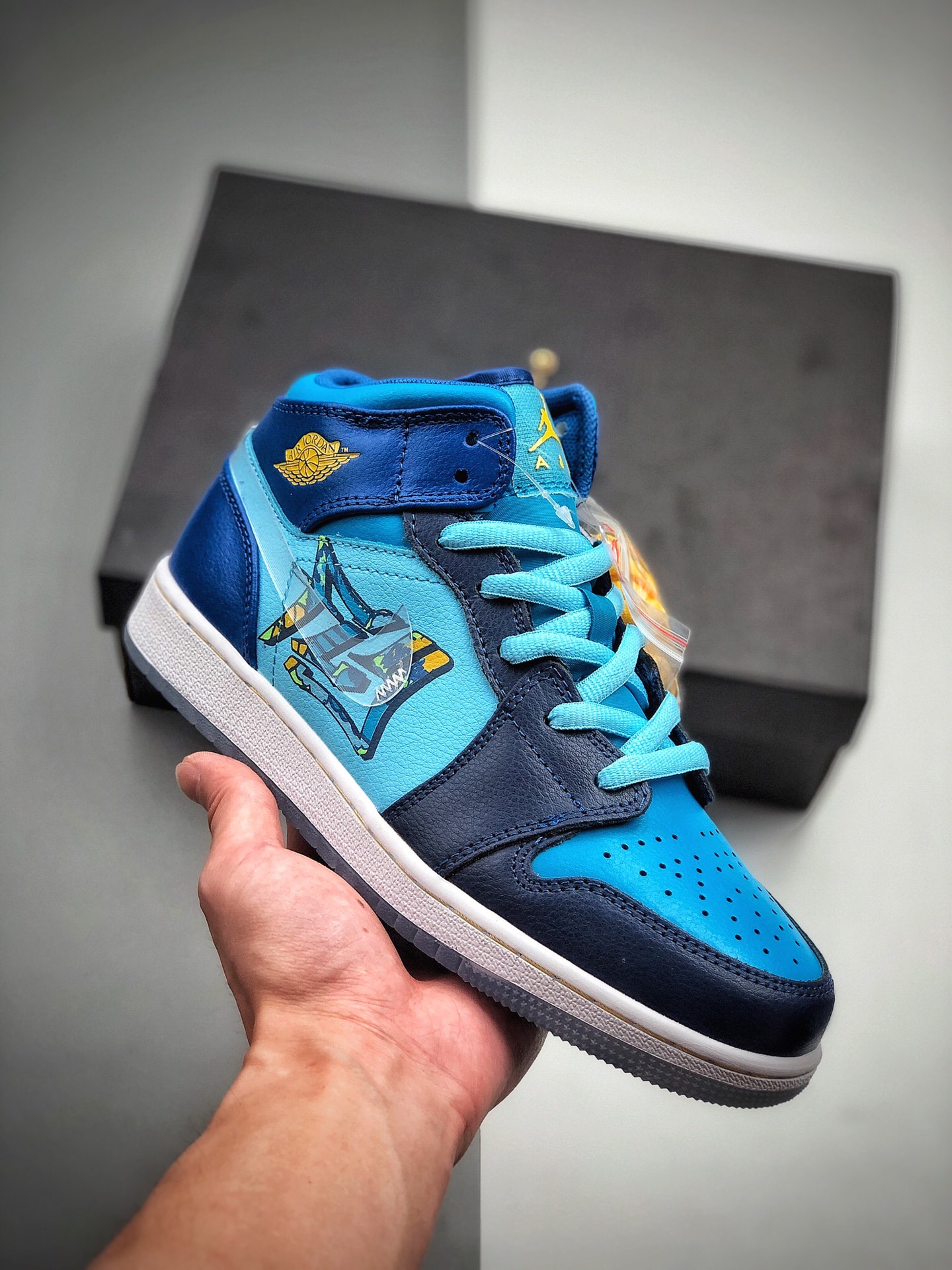 250 Air Jordan 1 Mid GS “Fly” 冰蓝鸳鸯 天堂底 BV7446-400