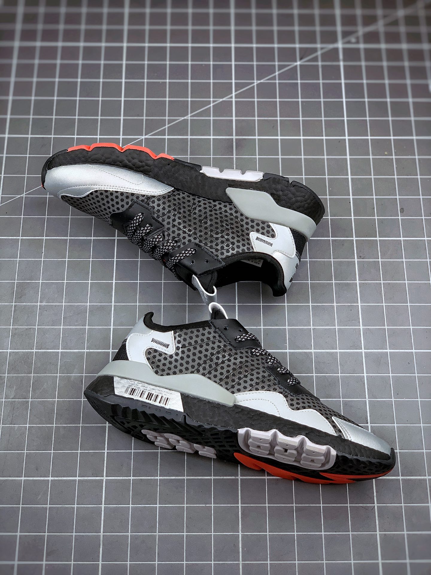 180 AD Nite Jogger 2019 Boost 三叶草 联名夜行者 货号：EF5407