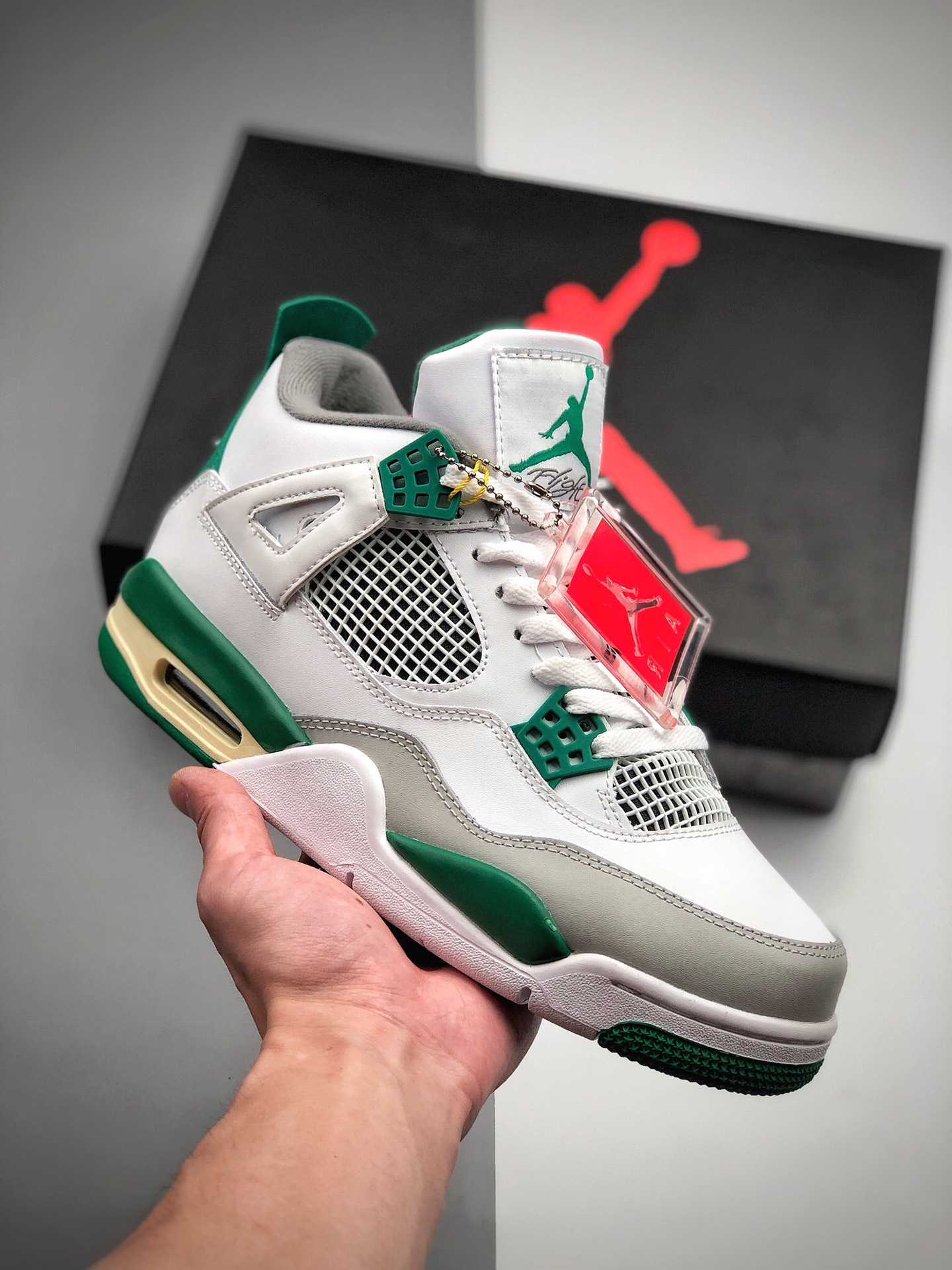 200  Air Jordan AJ4 Retro “Motorsport” 白灰绿308497-117