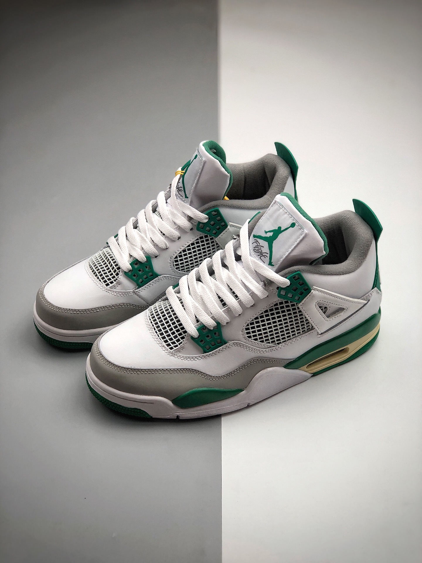 200  Air Jordan AJ4 Retro “Motorsport” 白灰绿308497-117