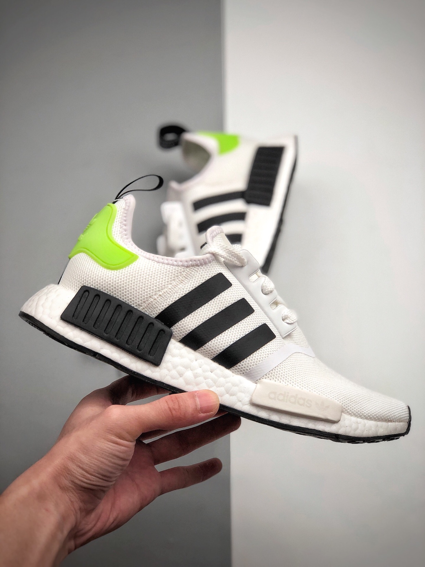 200 Adidas Boost NMD  R1 系列